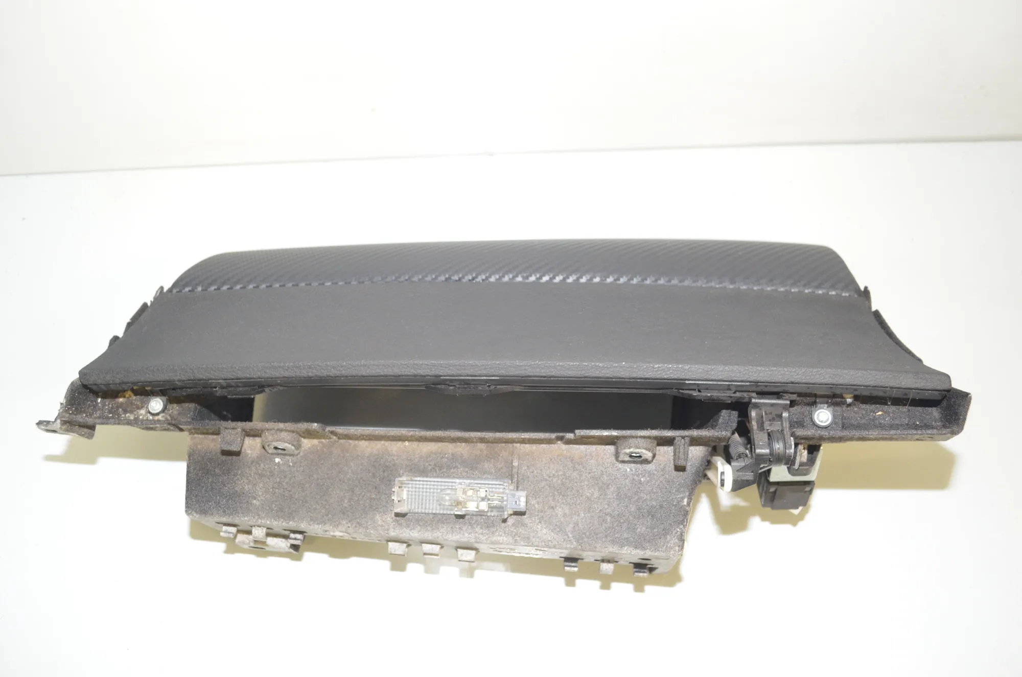 Glove Compartment – OEM 9211029 · BMW X5 (E70) xDrive 40 d 2010 – 4