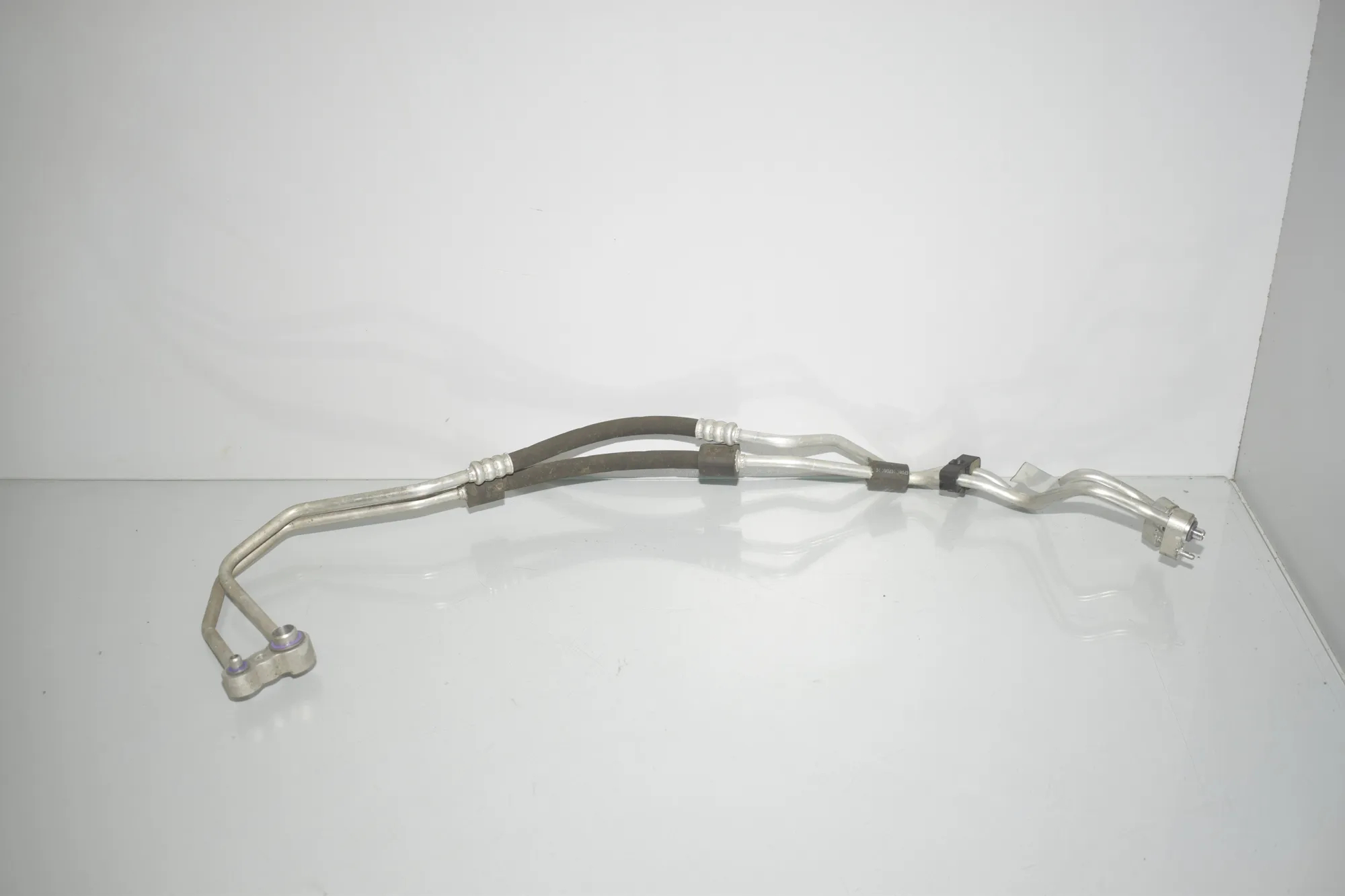 A/C Air Con Hose Pipe – OEM 9395473 · BMW 3 (G20, G28) (2018 - -) 330 e Plug-in-Hybrid 2021 – 2