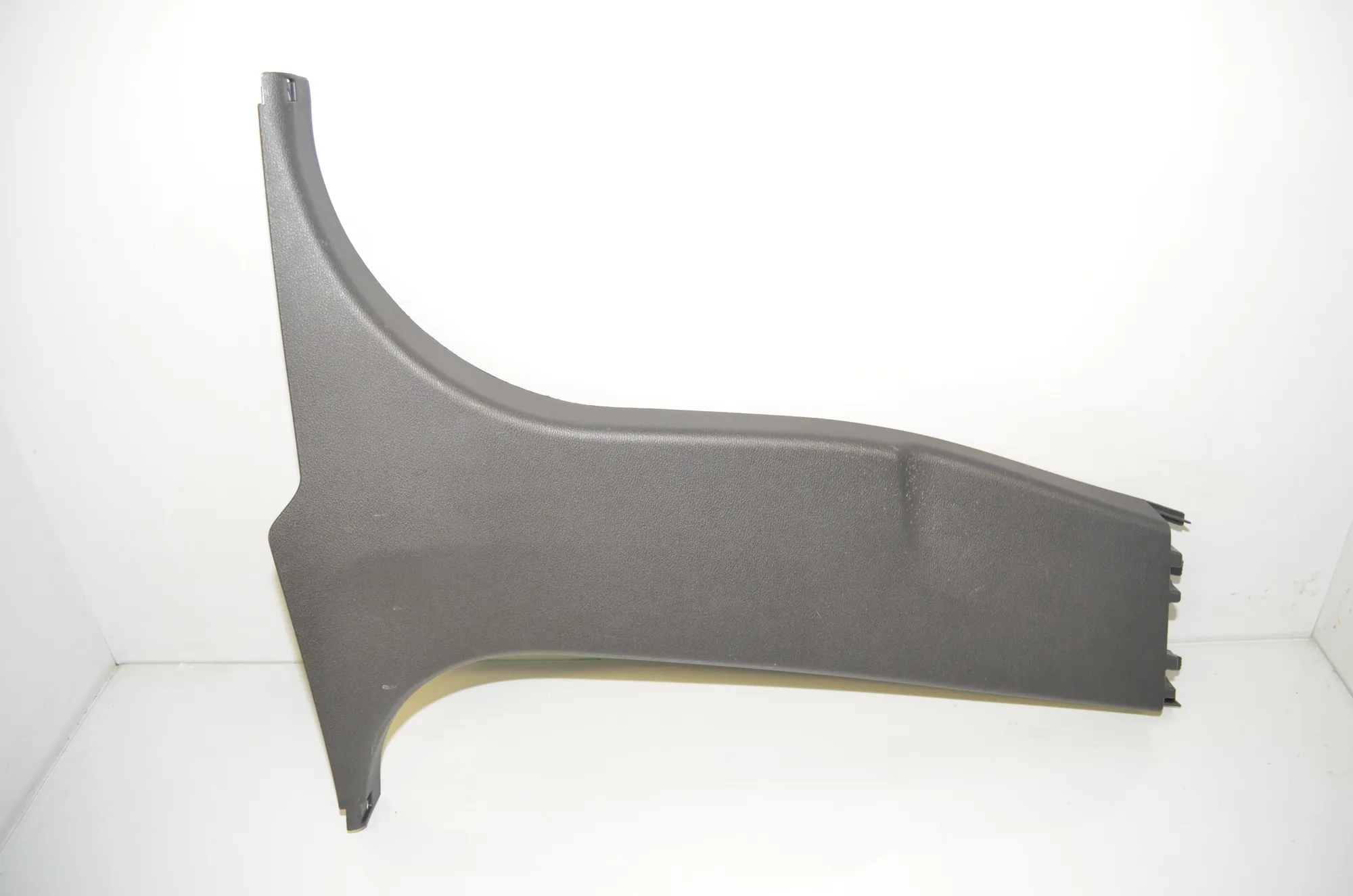 Right Side B Pillar Trim – OEM 7332818 · BMW X1 (F48) xDrive 20 i 2019 – 2