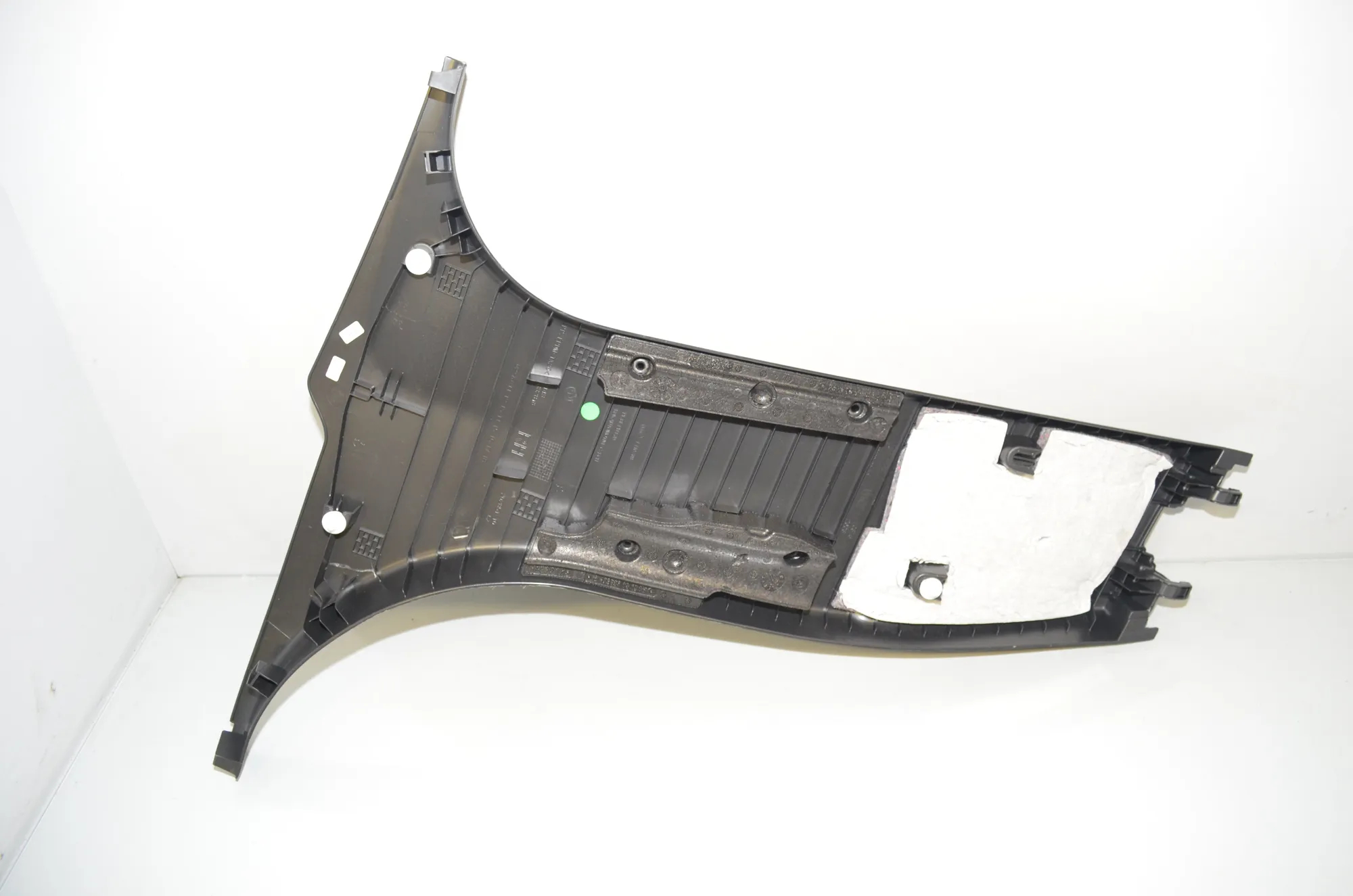Right Side B Pillar Trim – OEM 7332818 · BMW X1 (F48) xDrive 20 i 2019 – 3
