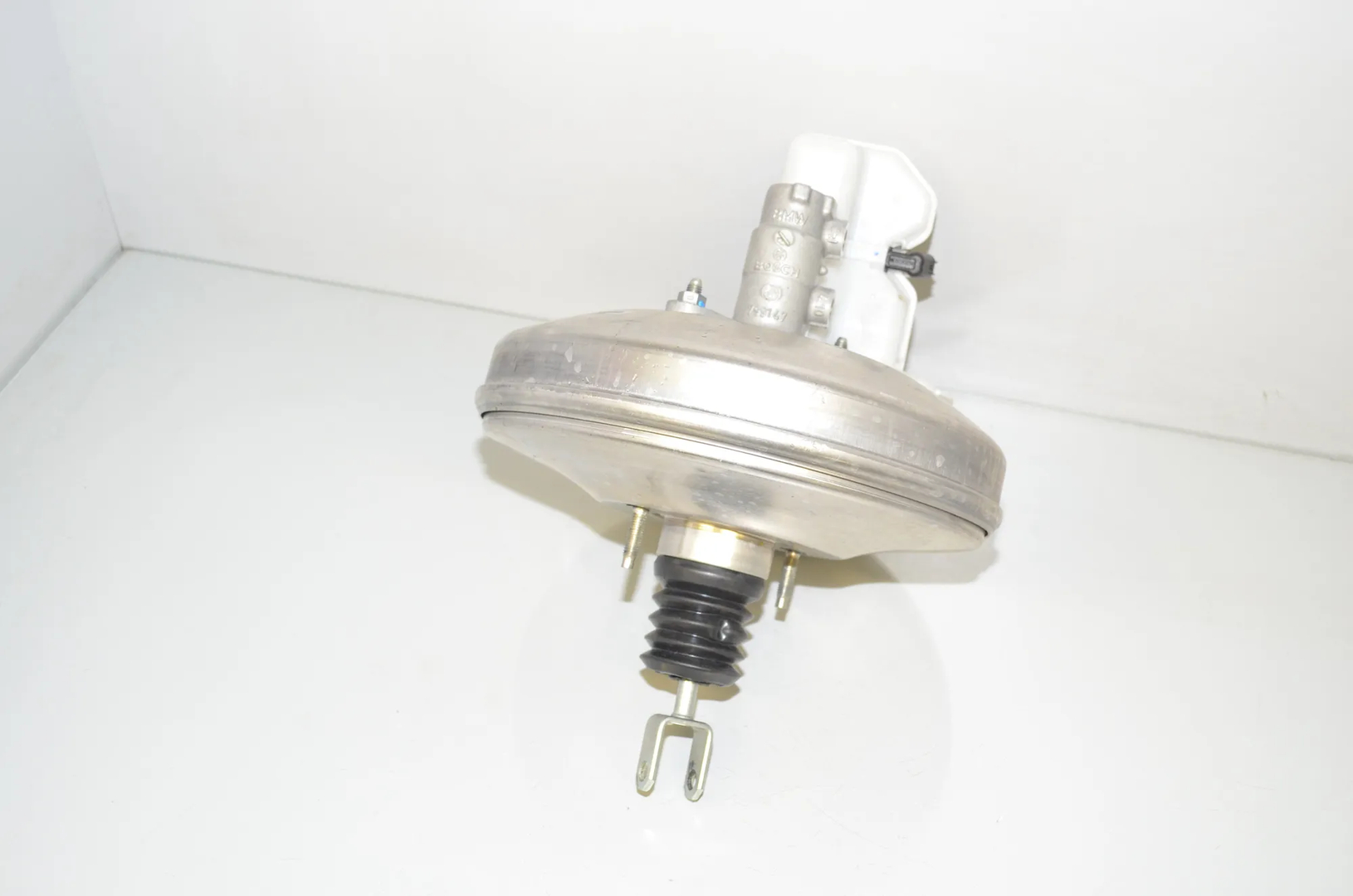Brake Servo Booster – OEM 6889070 · BMW X1 (F48) xDrive 20 i 2019 – 3