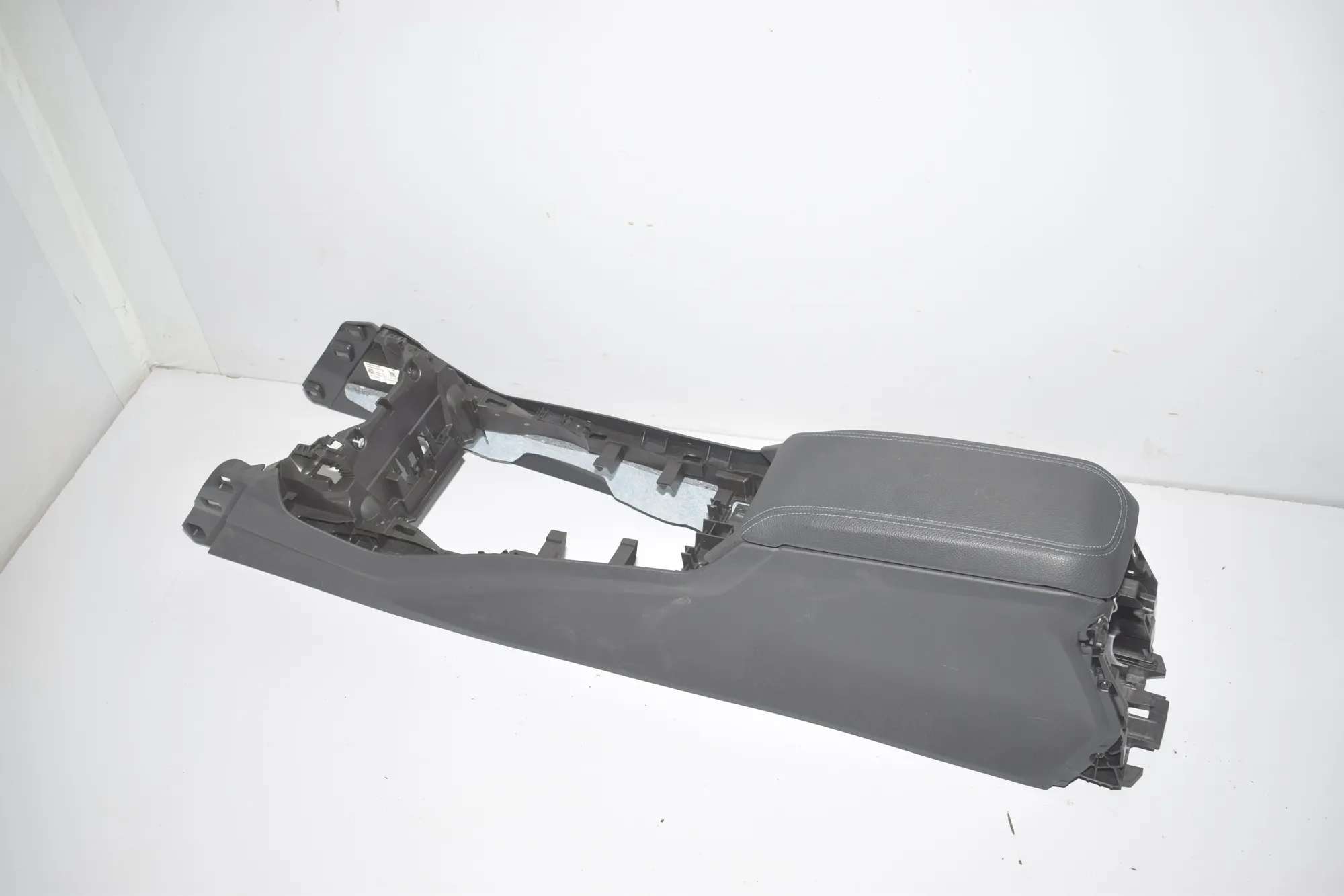 Center Console – OEM 9460091 · BMW 1 (F40) (2019 - -) (F40)118d 2020 – 4