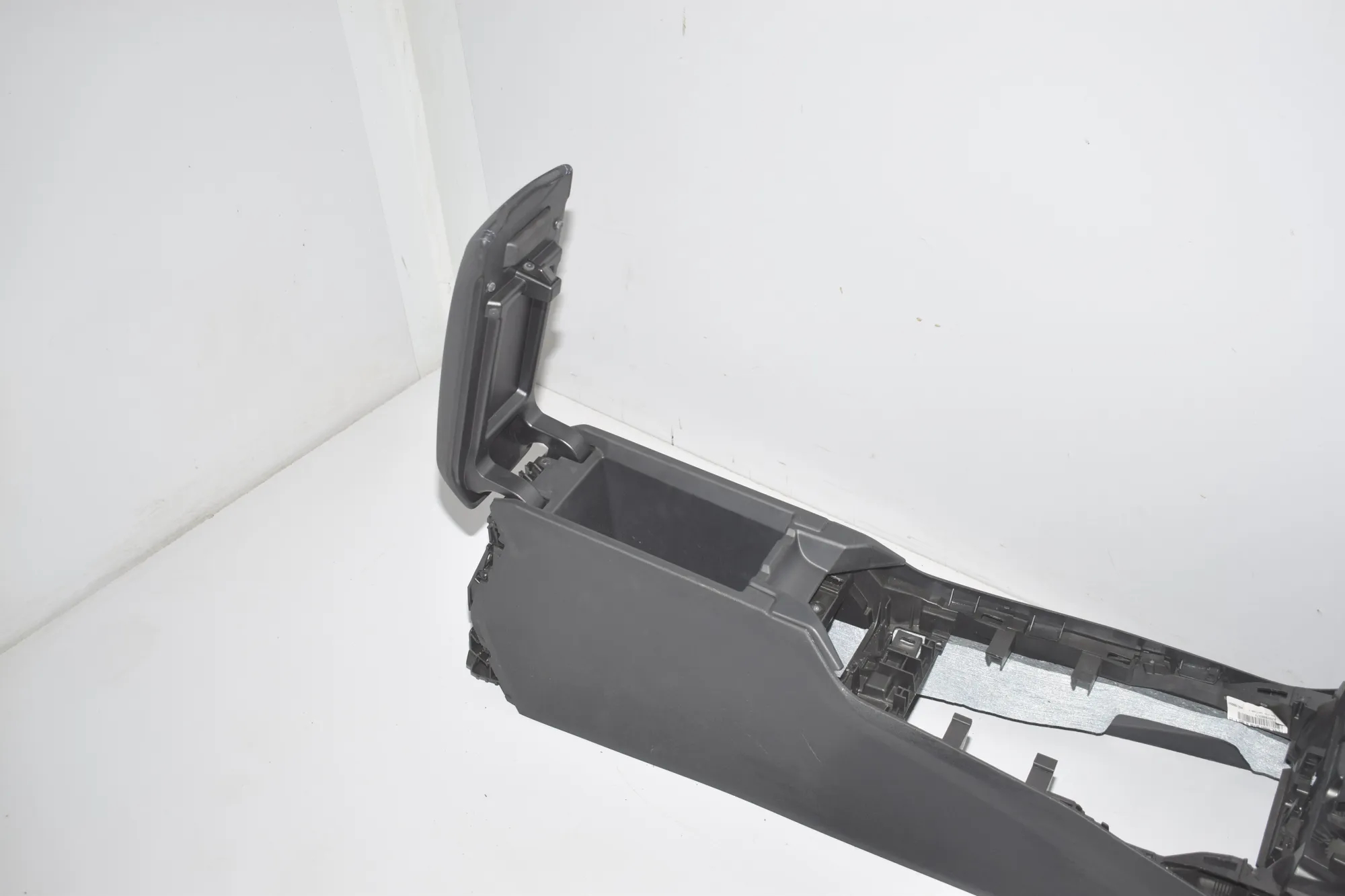 Center Console – OEM 9460091 · BMW 1 (F40) (2019 - -) (F40)118d 2020 – 3