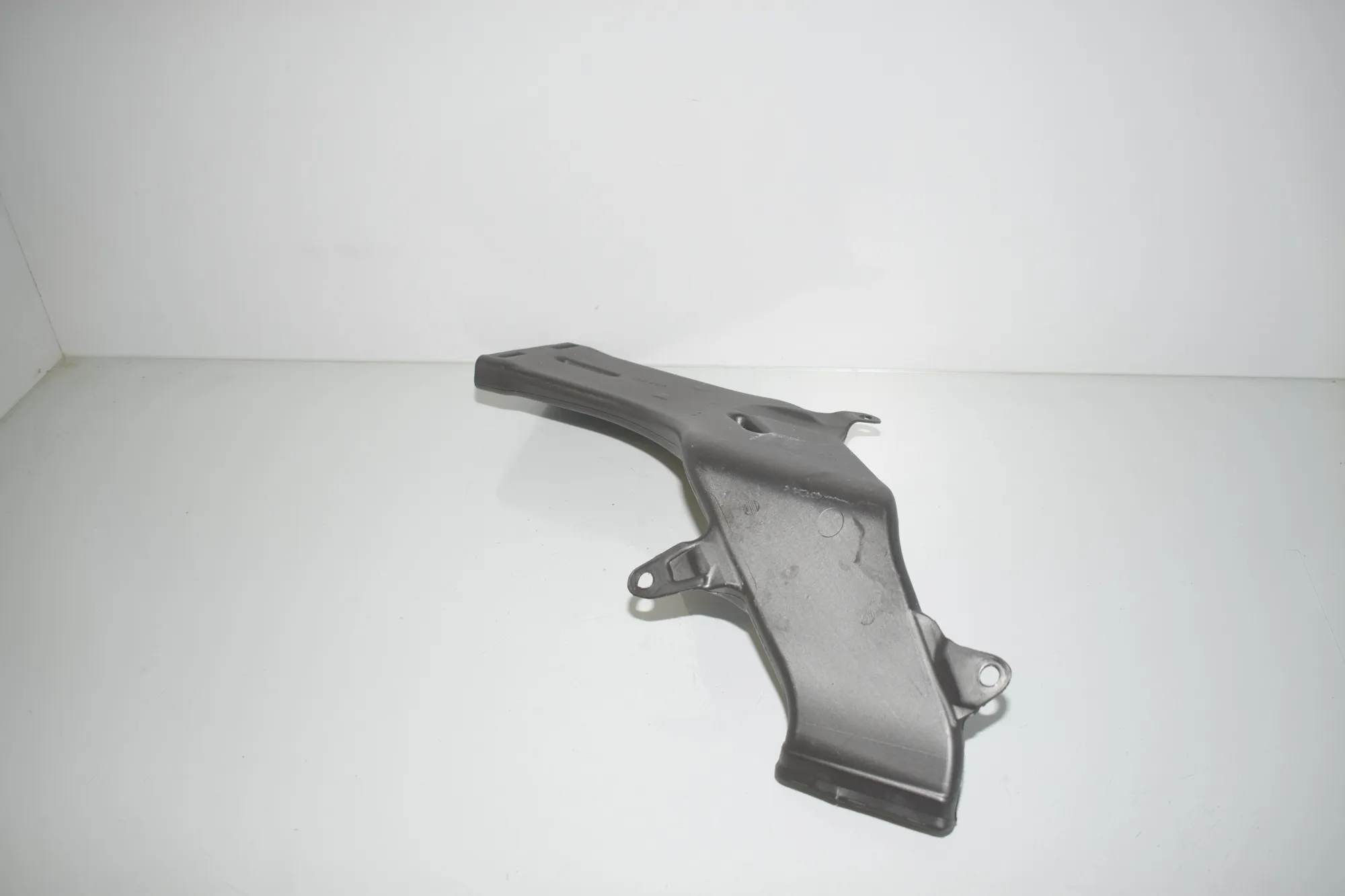 Interior Air Duct Channel – OEM 7307882 · BMW 1 (F40) (2019 - -) (F40)118d 2020 – 3
