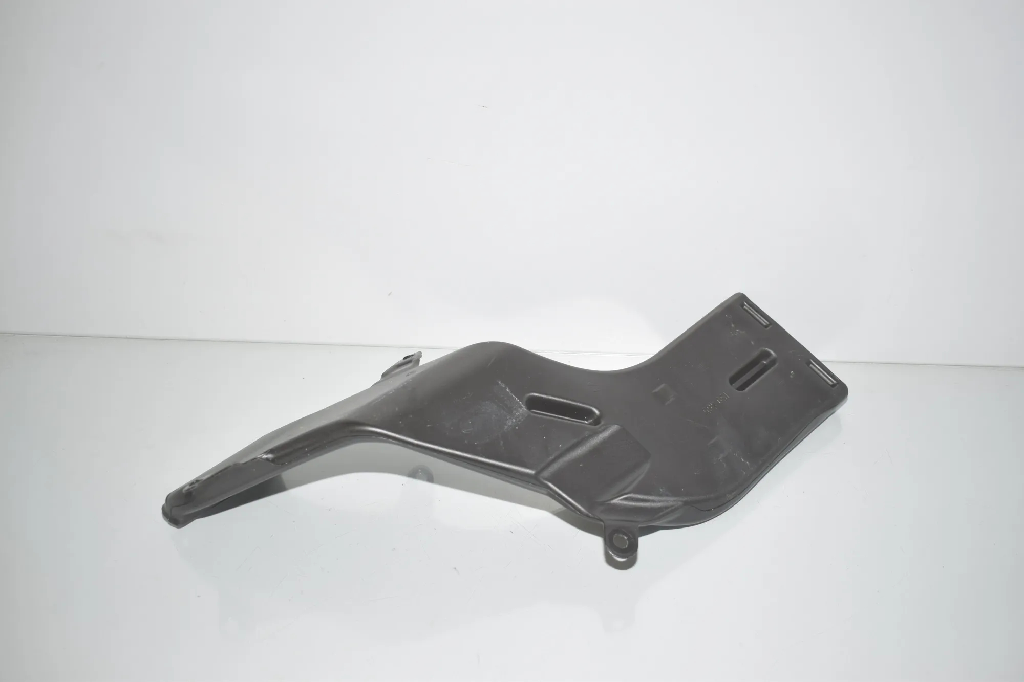 Interior Air Duct Channel – OEM 7307882 · BMW 1 (F40) (2019 - -) (F40)118d 2020 – 2
