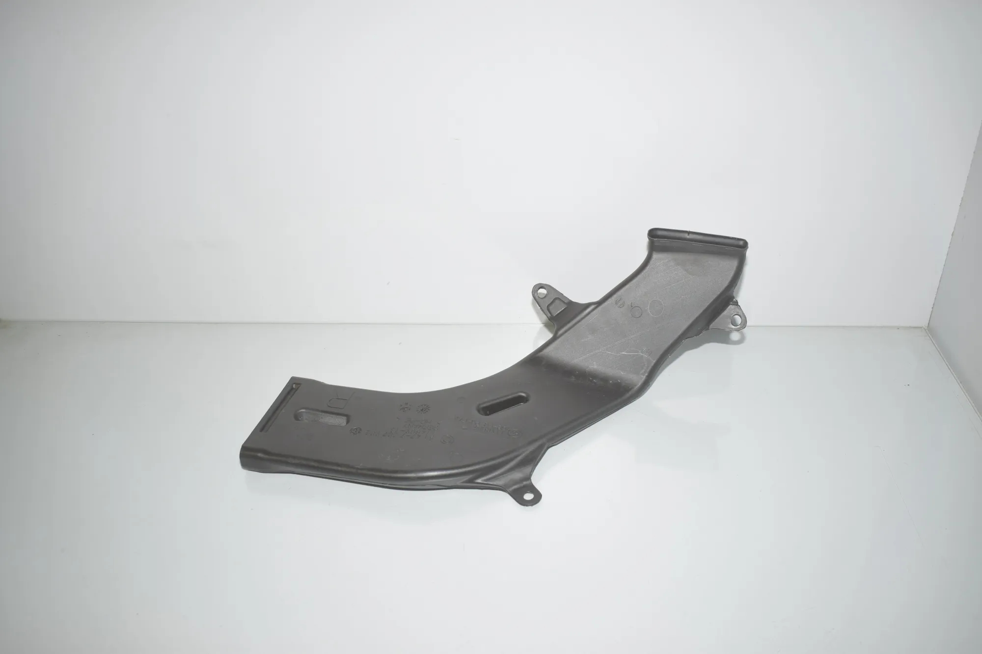 Interior Air Duct Channel – OEM 7307882 · BMW 1 (F40) (2019 - -) (F40)118d 2020 – 4