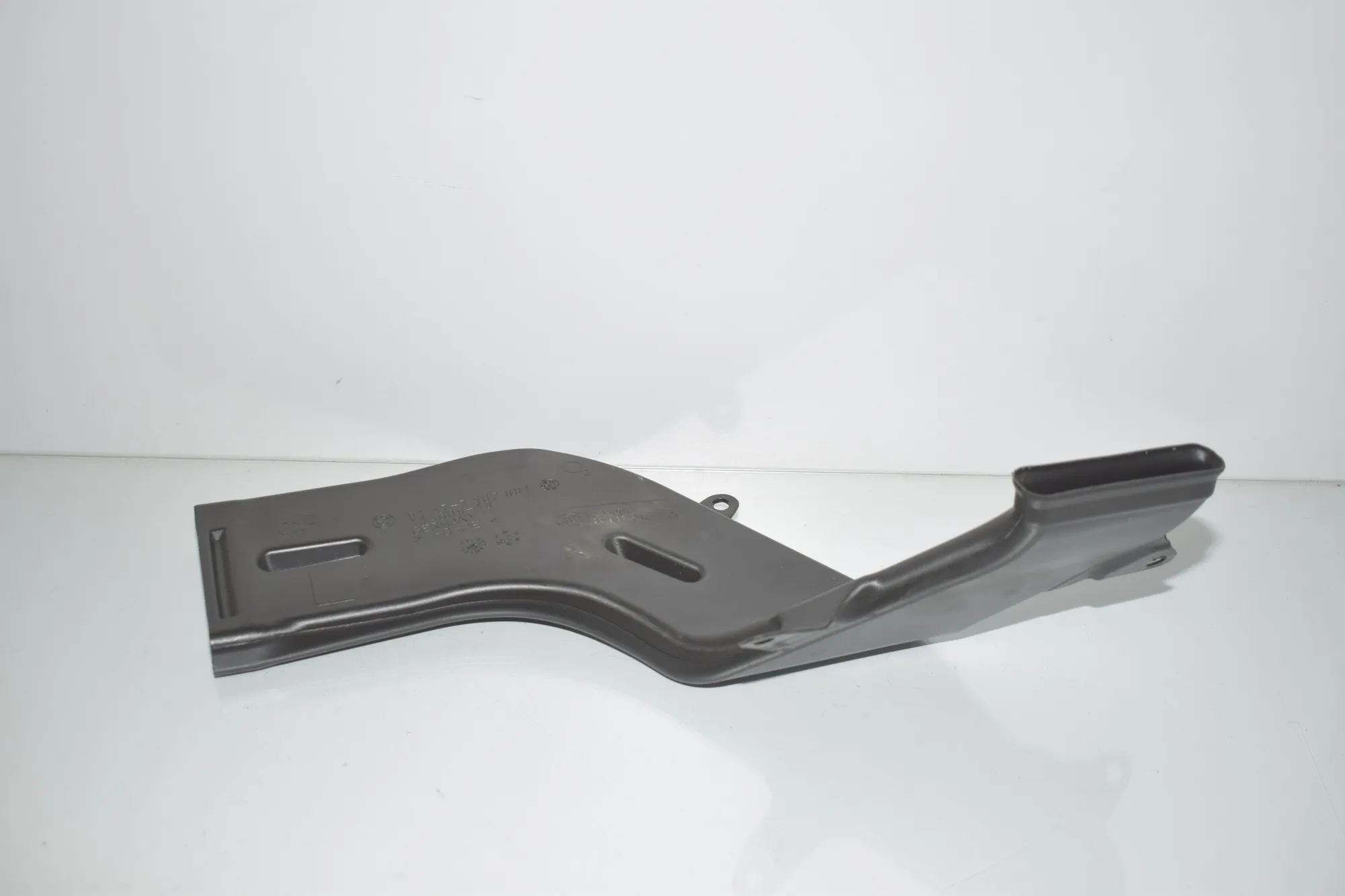 Interior Air Duct Channel – OEM 7307881 · BMW 1 (F40) (2019 - -) (F40)118d 2020