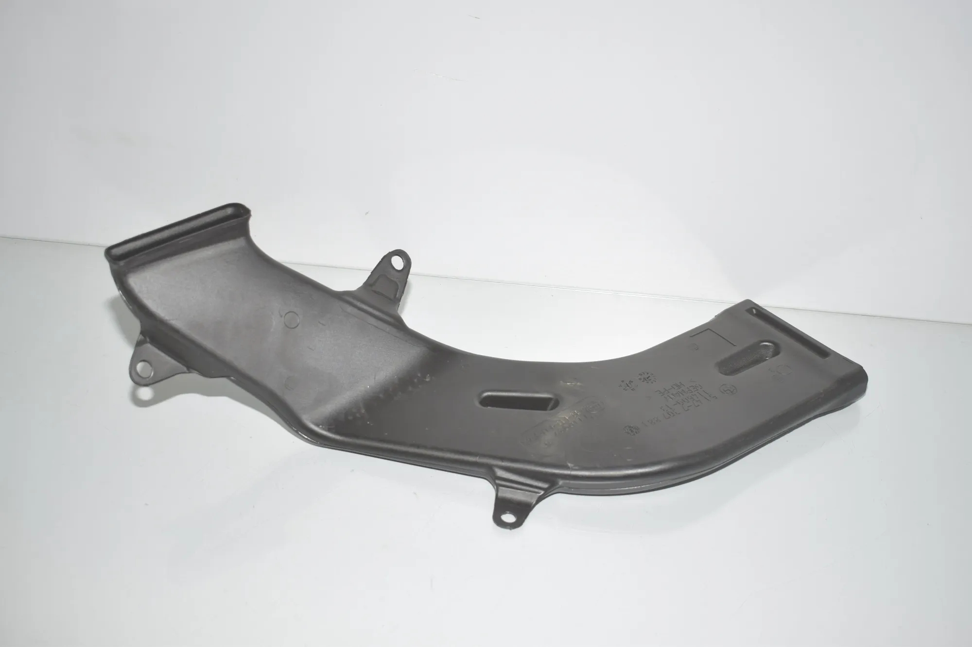 Interior Air Duct Channel – OEM 7307881 · BMW 1 (F40) (2019 - -) (F40)118d 2020 – 3