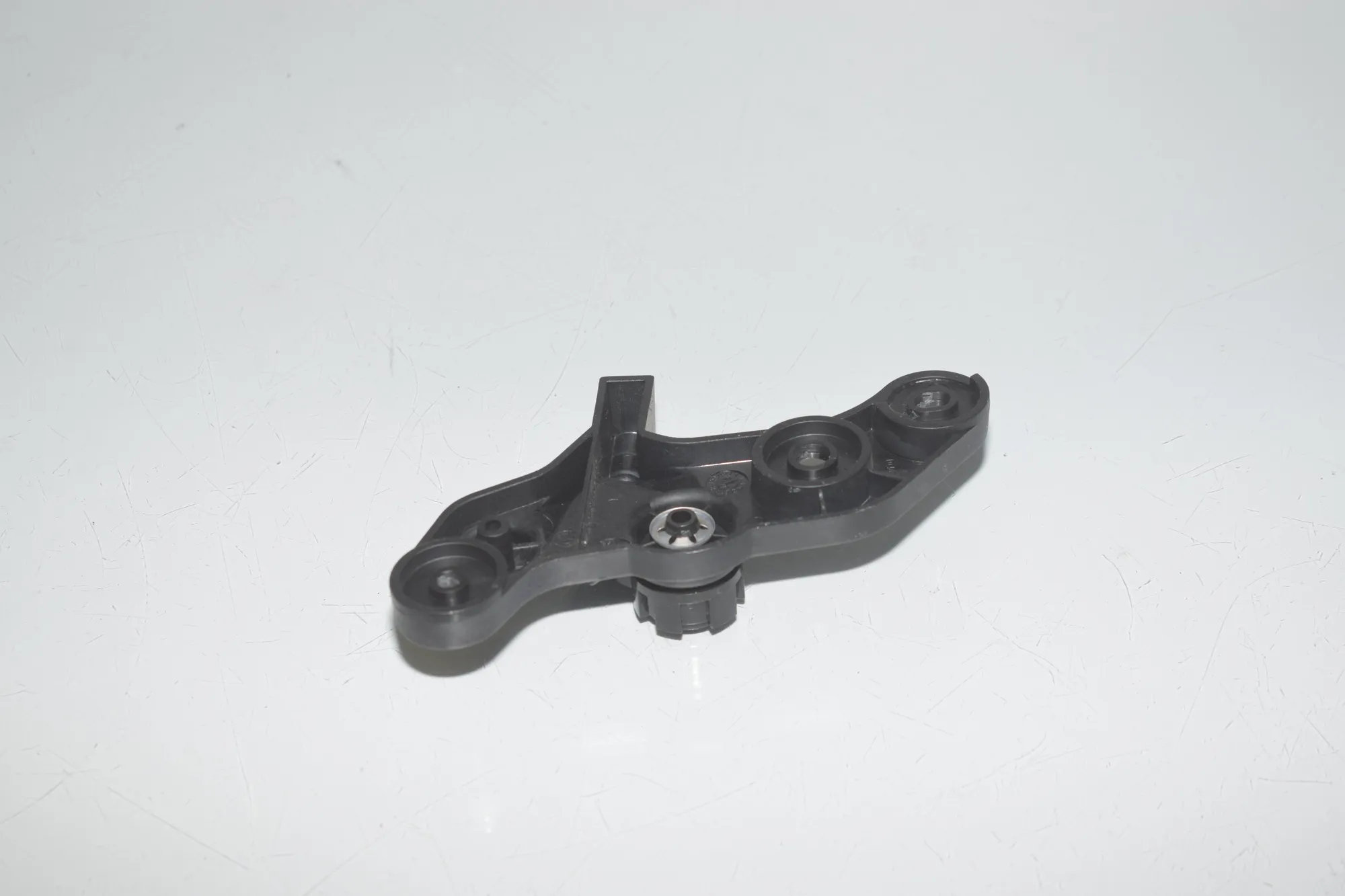 Bonnet Release Handle – OEM 7326517 · BMW 1 (F40) (2019 - -) (F40)118d 2020 – 2