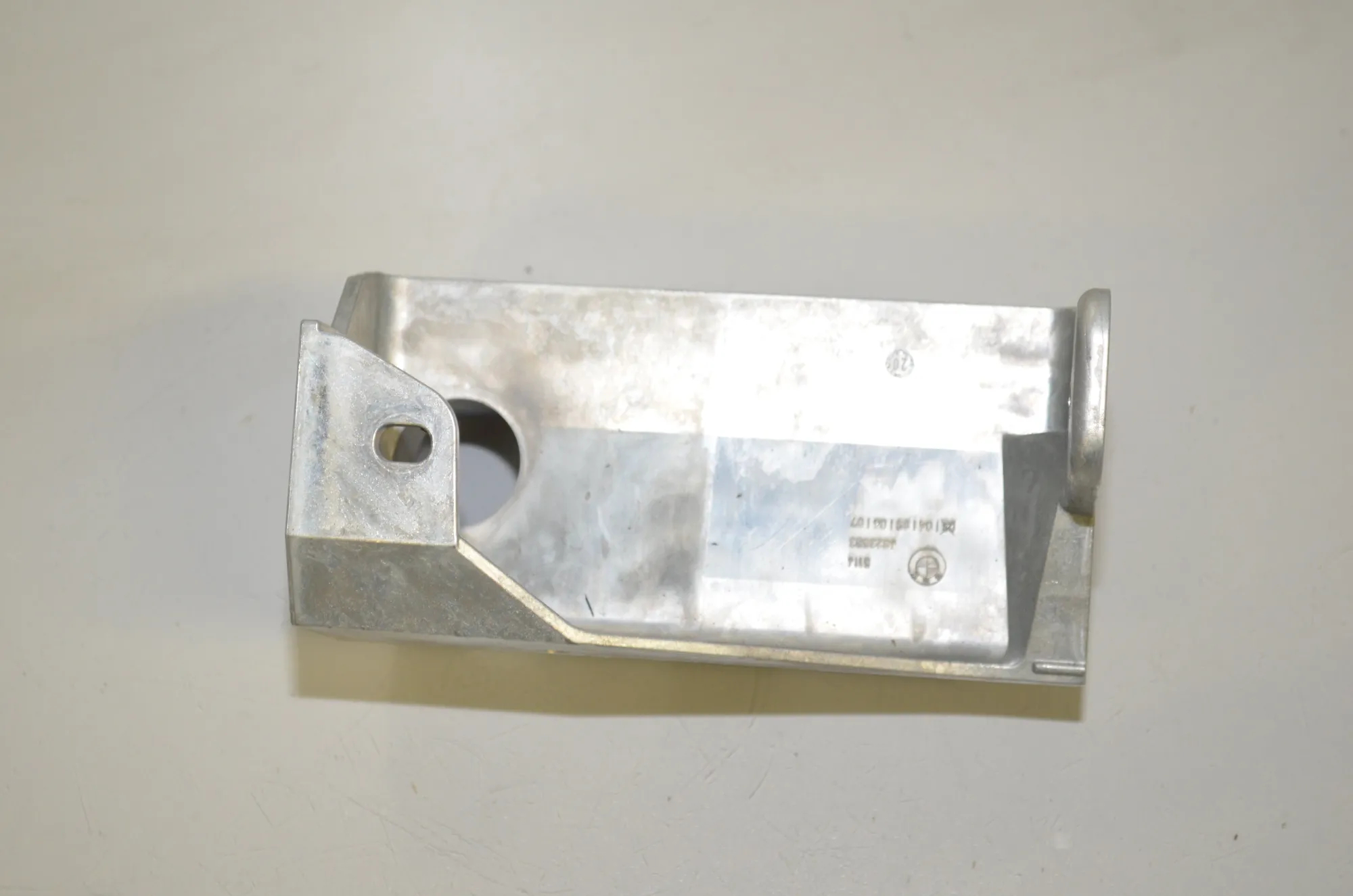 Bracket – OEM 6823583 · BMW 1 (F40) (2019 - -) (F40)118d 2020 – 2