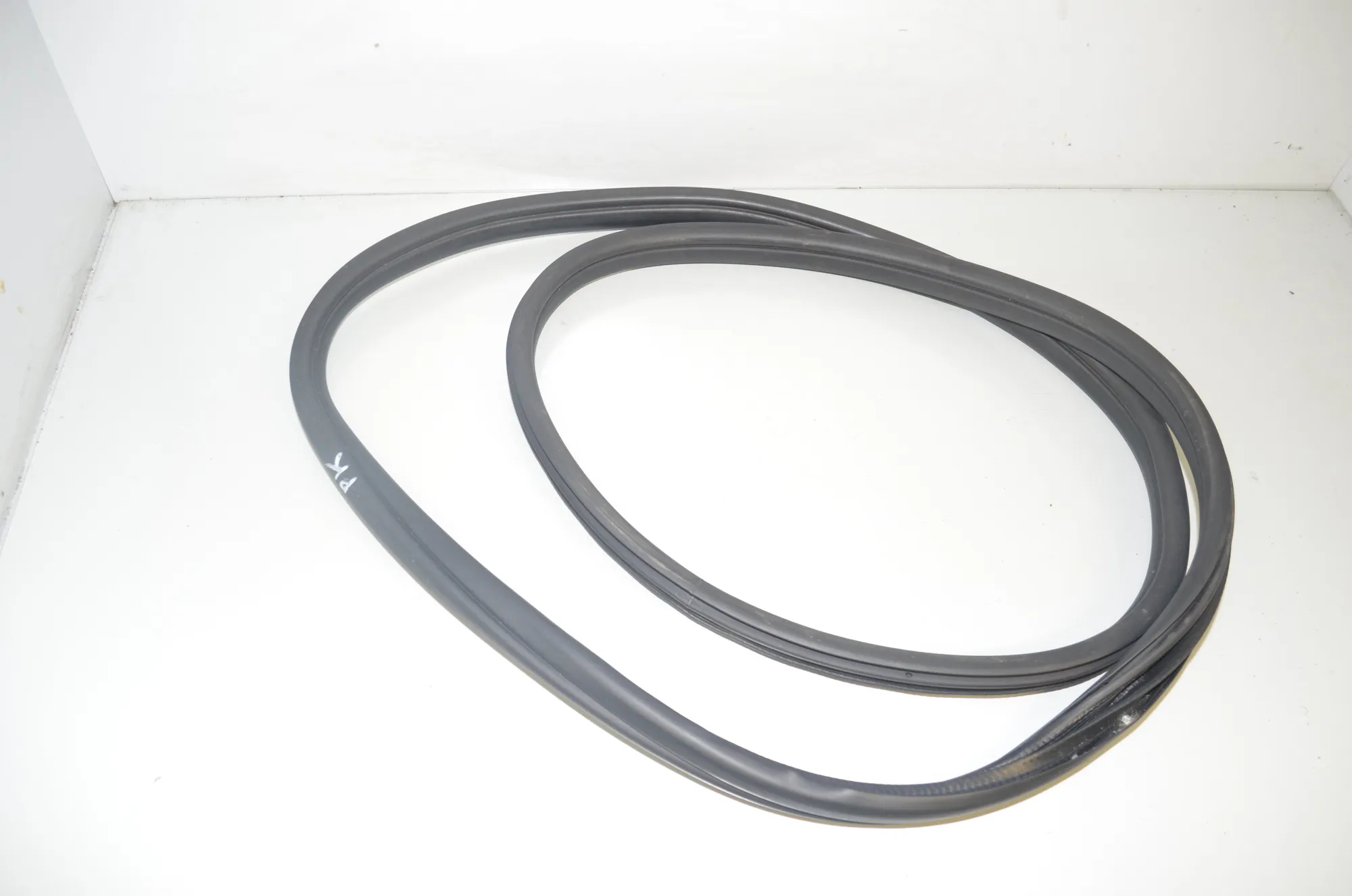 Front Left Door Seal Rubber – OEM 9880688 · BMW 1 (F40) (2019 - -) (F40)118d 2020 – 3