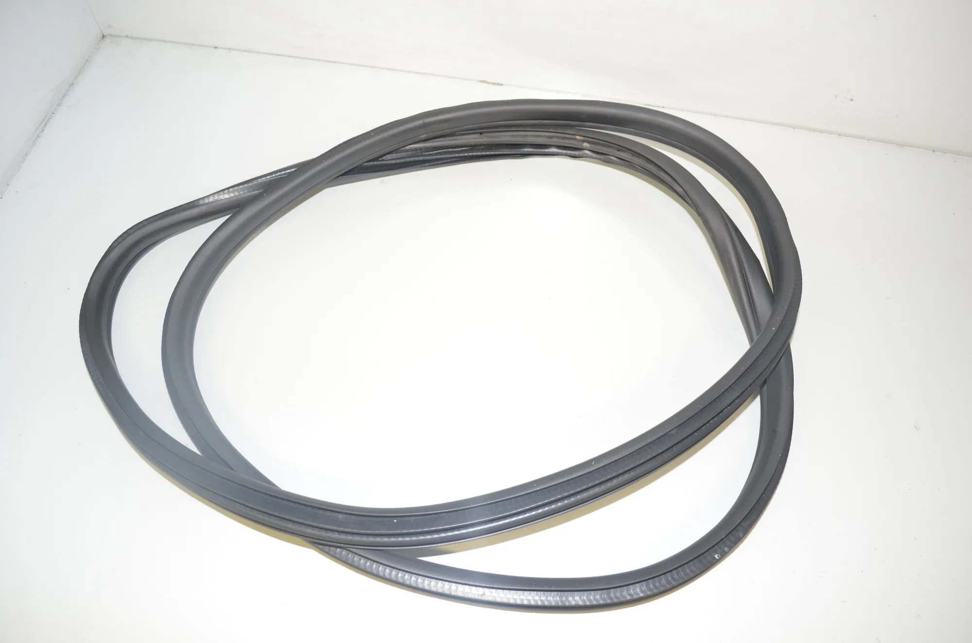 Front Left Door Seal Rubber – OEM 9880688 · BMW 1 (F40) (2019 - -) (F40)118d 2020 – 2