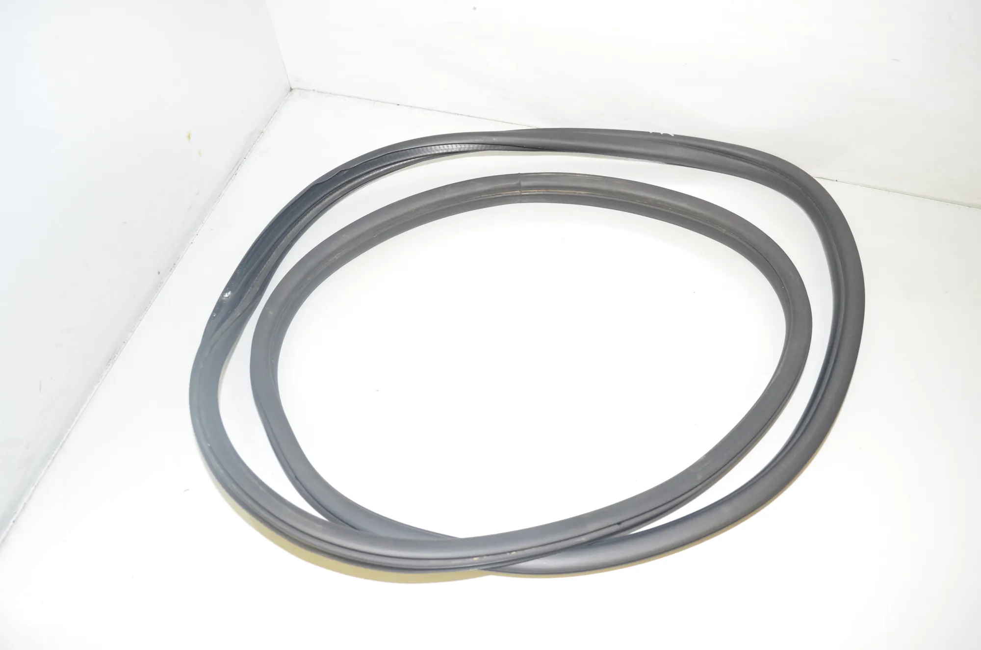 Front Left Door Seal Rubber – OEM 9880688 · BMW 1 (F40) (2019 - -) (F40)118d 2020 – 4