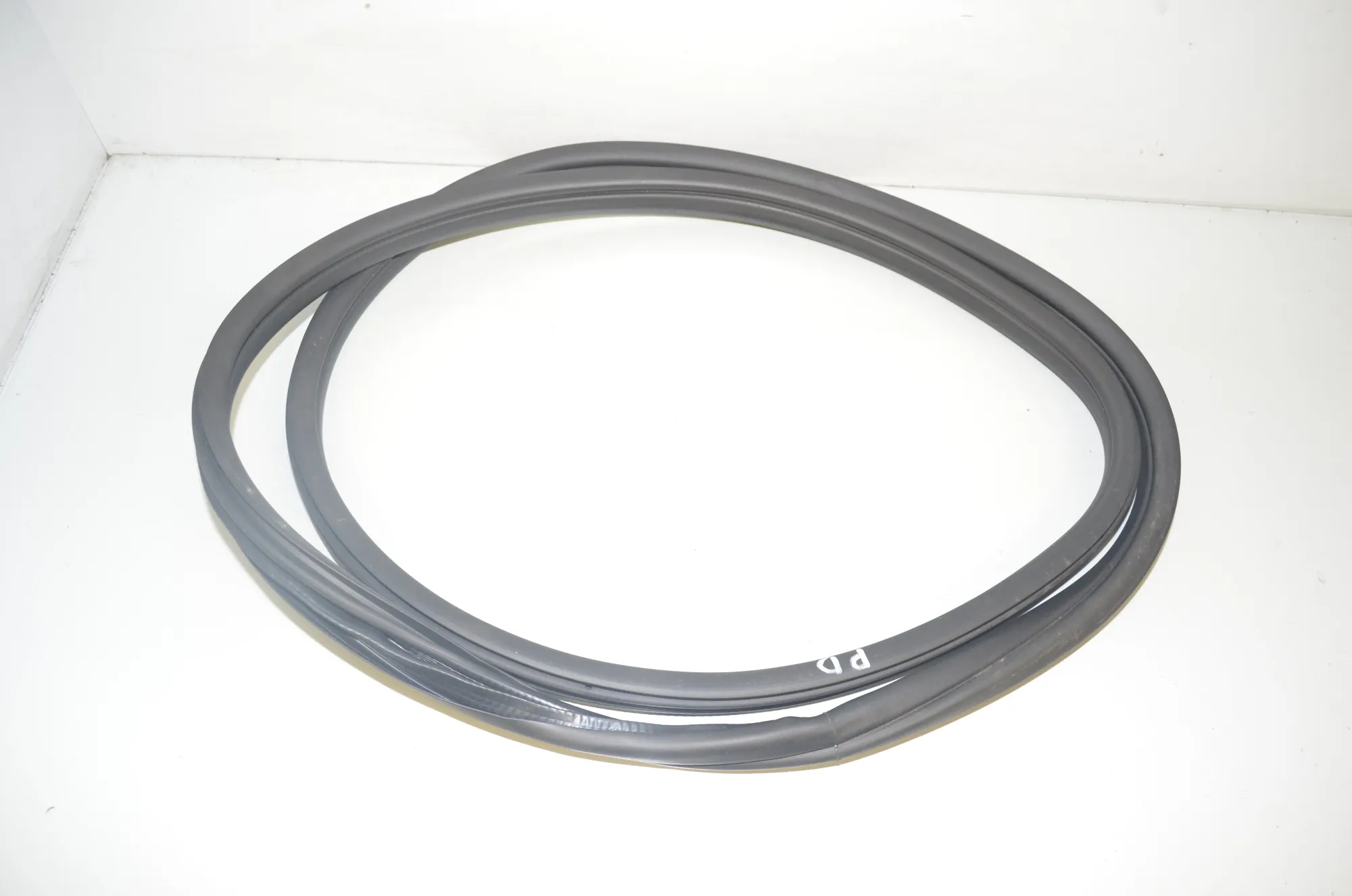 Front Right Door Seal Rubber – OEM 9880688 · BMW 1 (F40) (2019 - -) (F40)118d 2020 – 2