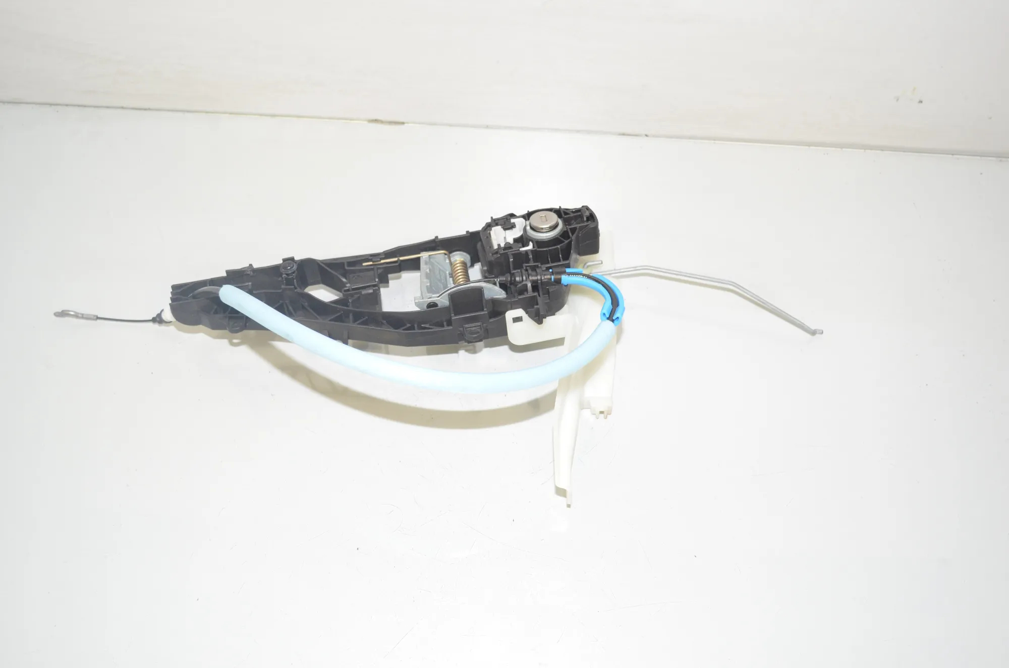 Front Left Door Interior Handle Frame – OEM 7401209 · BMW X1 (F48) xDrive 20 i 2019 – 2