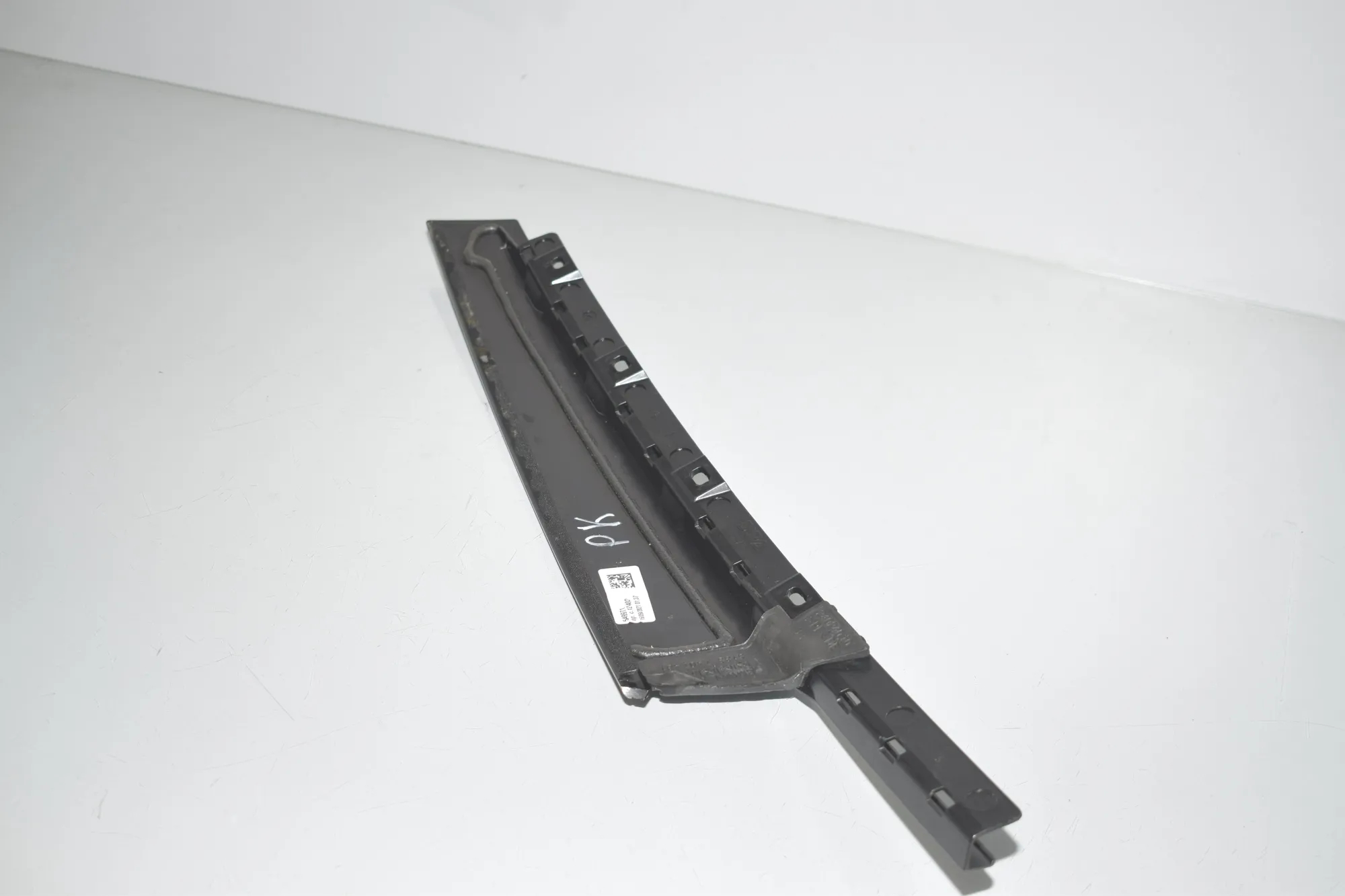 Front Left Door Window Strip – OEM 549971 · BMW 3 (G20, G28) (2018 - -) 330 e Plug-in-Hybrid 2021 – 5