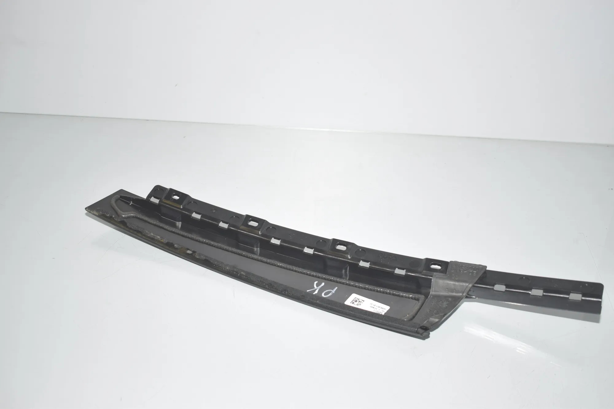 Front Left Door Window Strip – OEM 549971 · BMW 3 (G20, G28) (2018 - -) 330 e Plug-in-Hybrid 2021 – 4