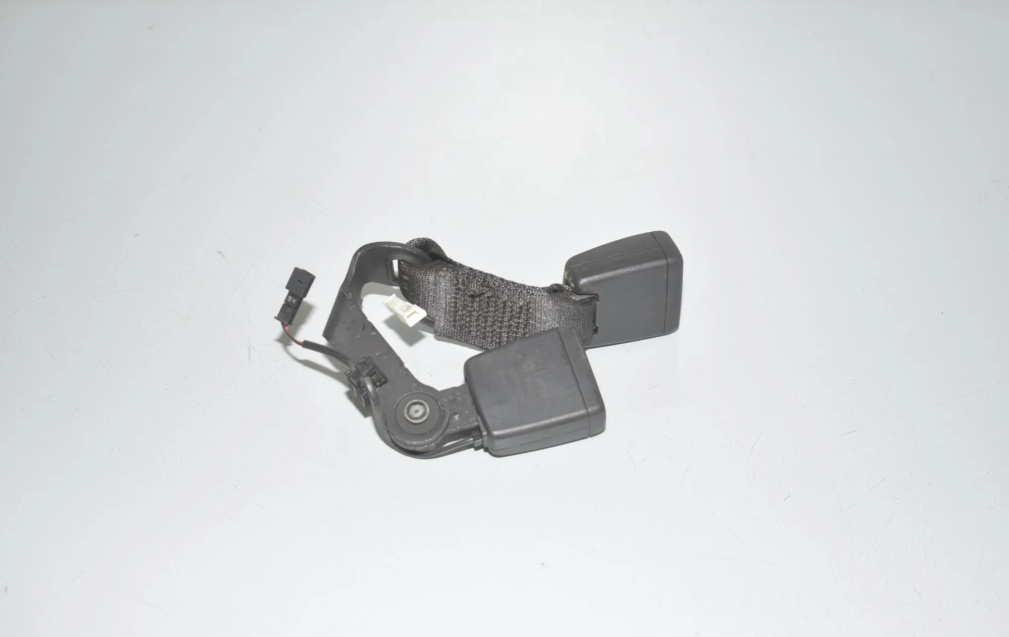 Rear Middle Seat Buckle – OEM 7442030 · BMW 3 (G20, G28) (2018 - -) 330 e Plug-in-Hybrid 2021 – 3