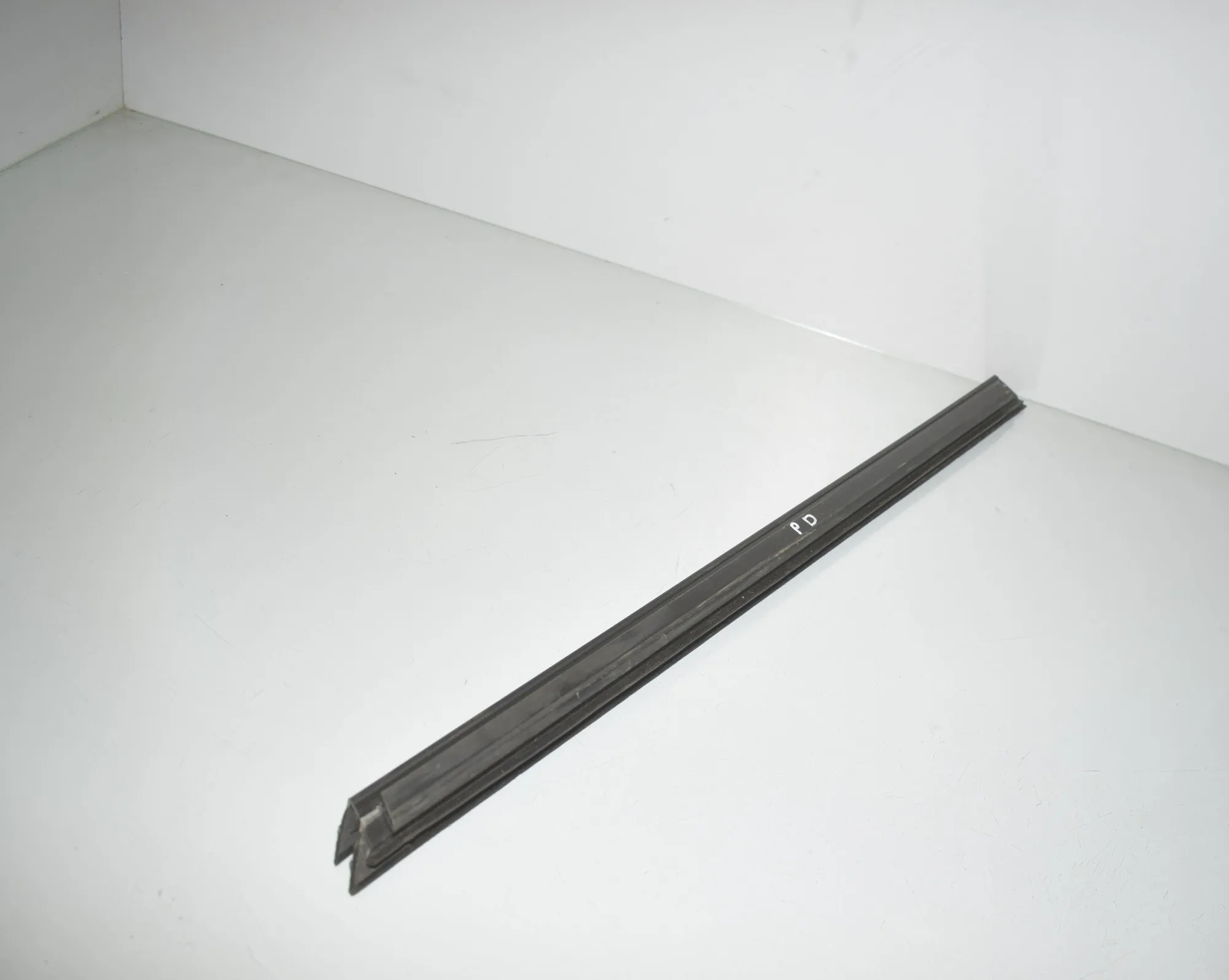 Front Right Door Window Molding – OEM 7407419 · BMW 3 (G20, G28) (2018 - -) 330 e Plug-in-Hybrid 2021 – 5