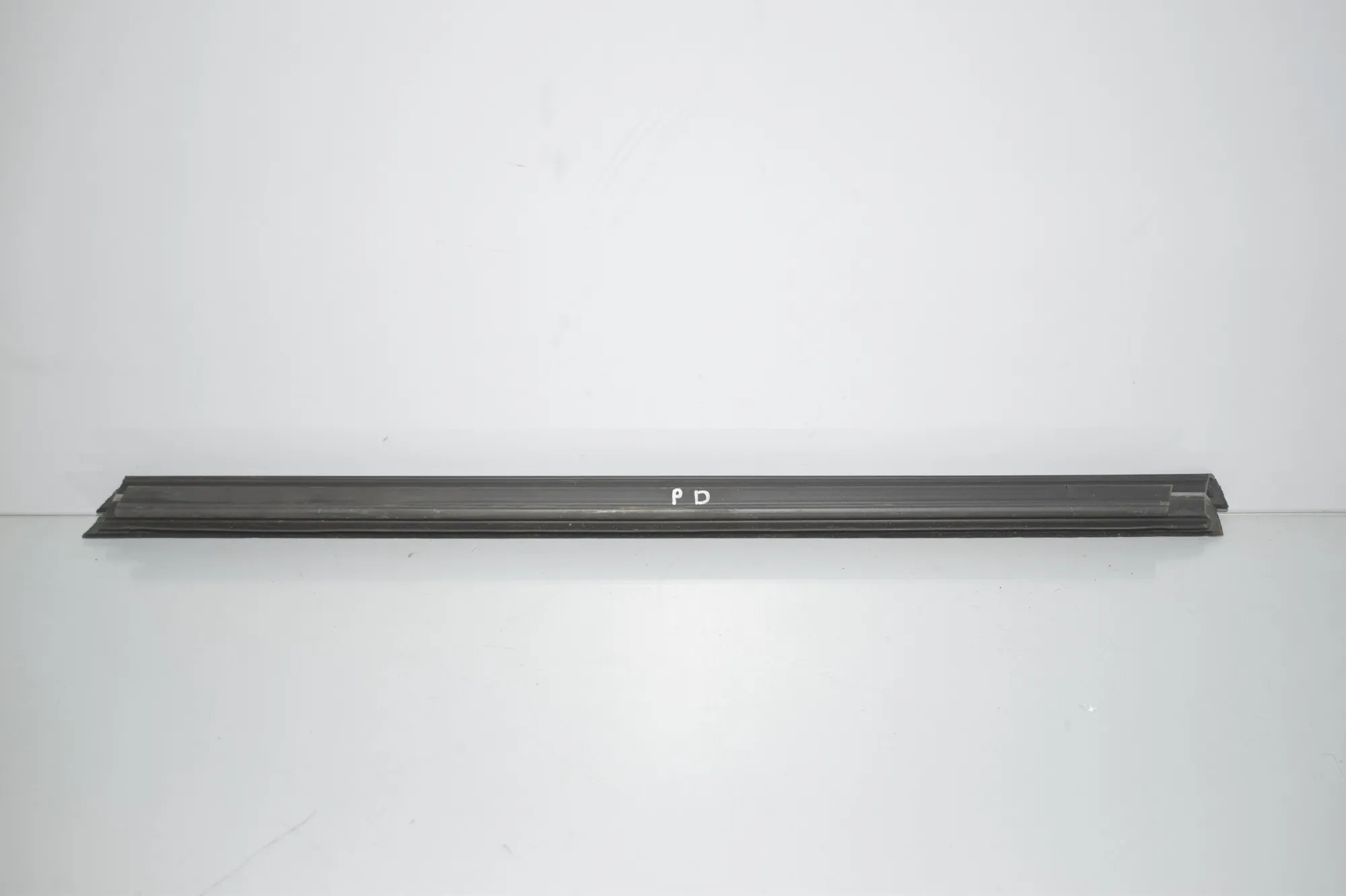 Front Right Door Window Molding – OEM 7407419 · BMW 3 (G20, G28) (2018 - -) 330 e Plug-in-Hybrid 2021 – 3