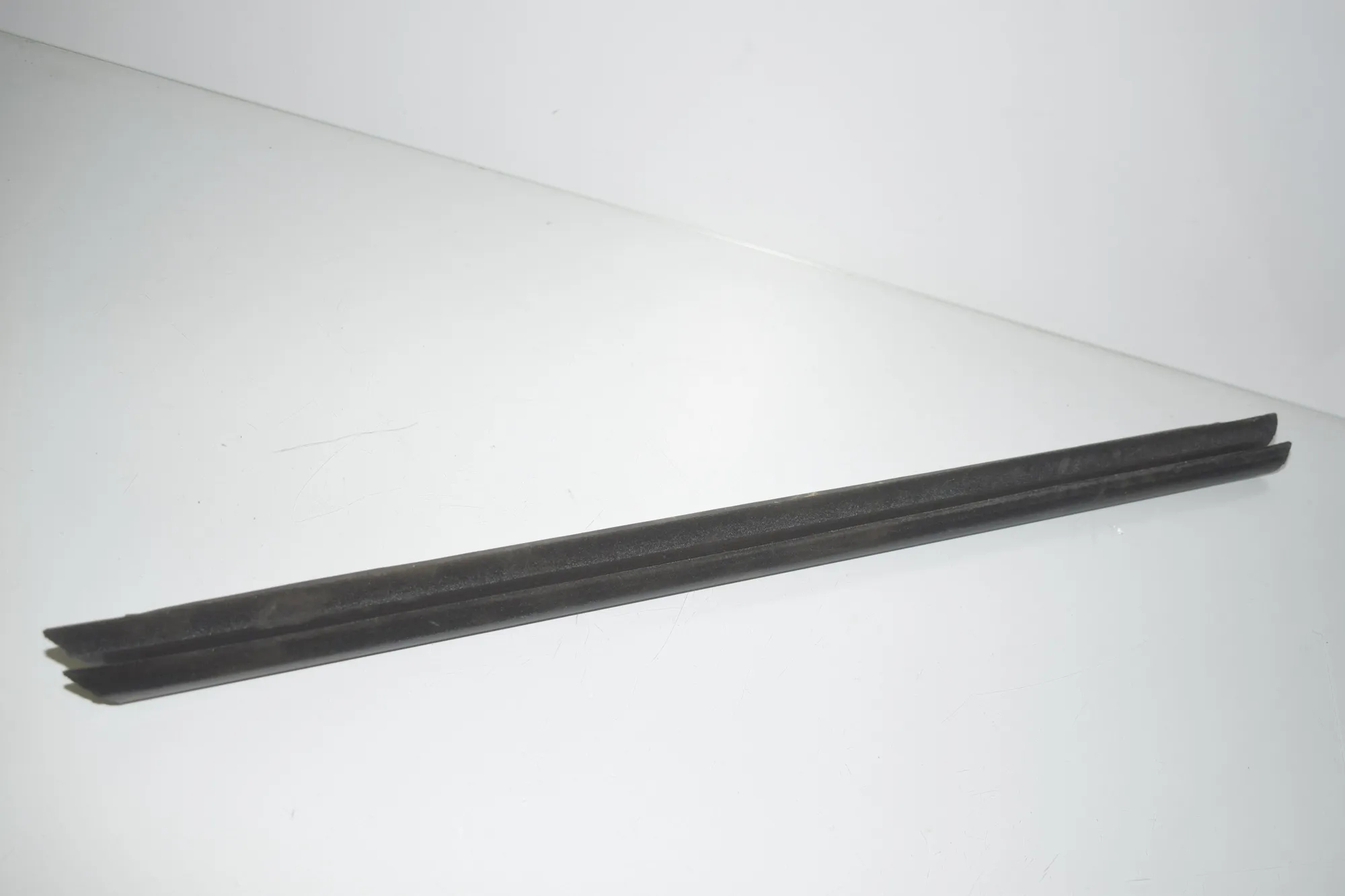 Front Right Door Window Molding – OEM 7407419 · BMW 3 (G20, G28) (2018 - -) 330 e Plug-in-Hybrid 2021 – 4