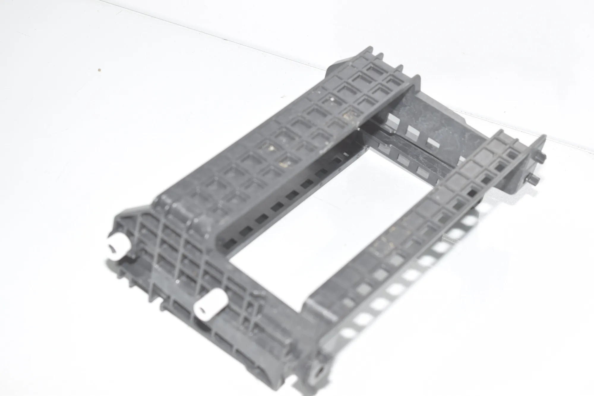 Bracket – OEM 6821238 · BMW 3 (G20, G28) (2018 - -) 330 e Plug-in-Hybrid 2021 – 4