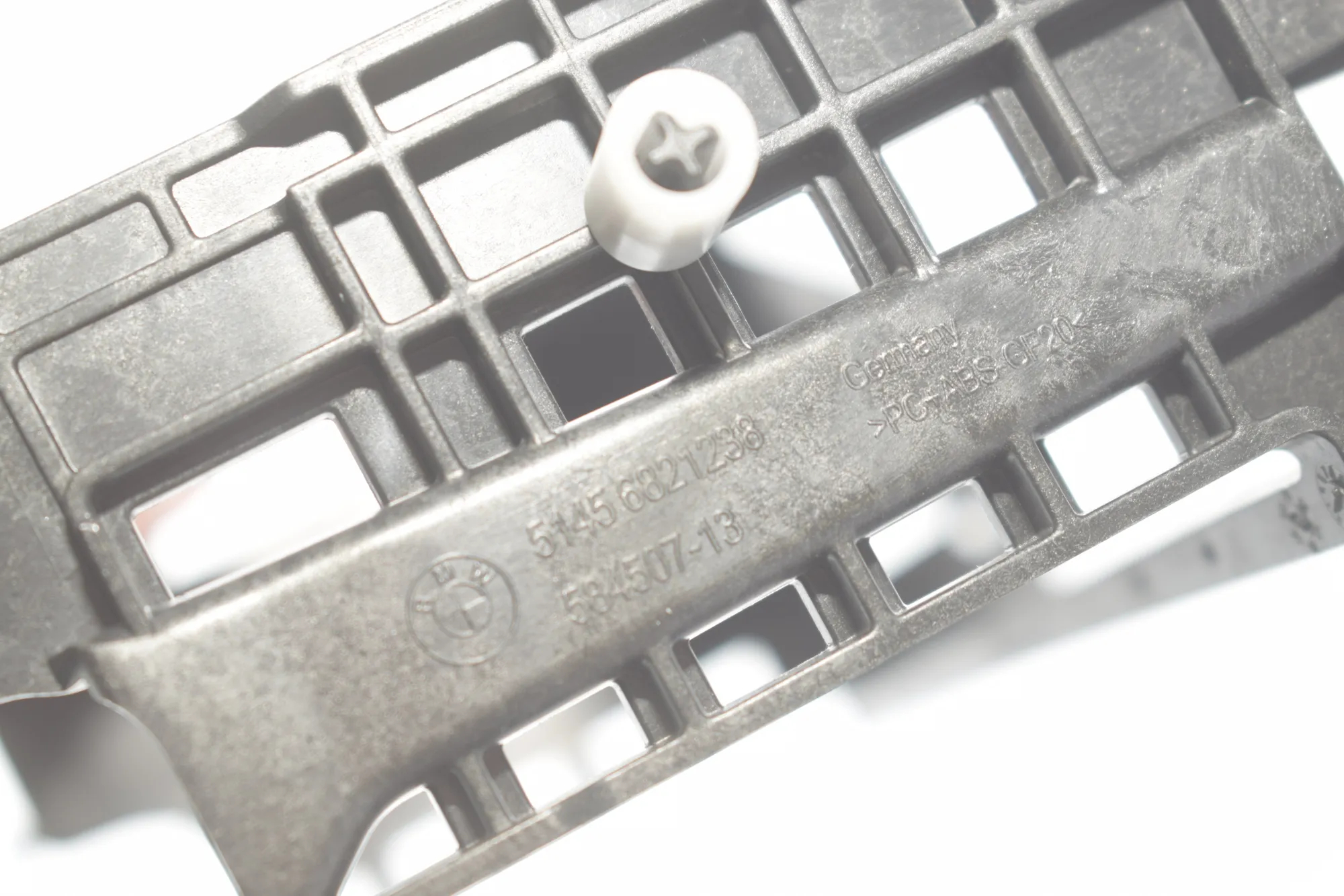 Bracket – OEM 6821238 · BMW 3 (G20, G28) (2018 - -) 330 e Plug-in-Hybrid 2021 – 5
