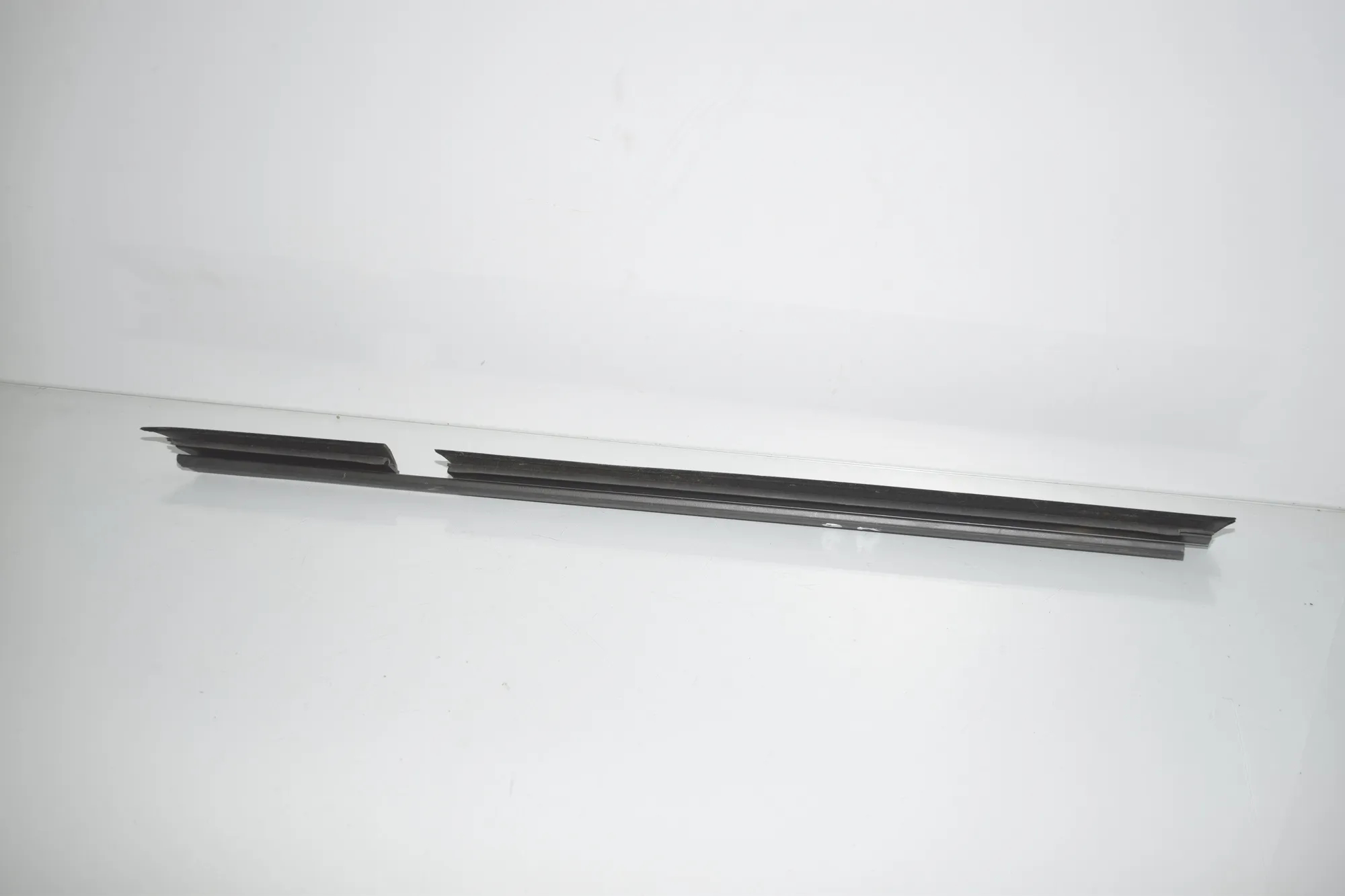 Rear Left Door Window Strip – OEM 7407421 · BMW 3 (G20, G28) (2018 - -) 330 e Plug-in-Hybrid 2021 – 2