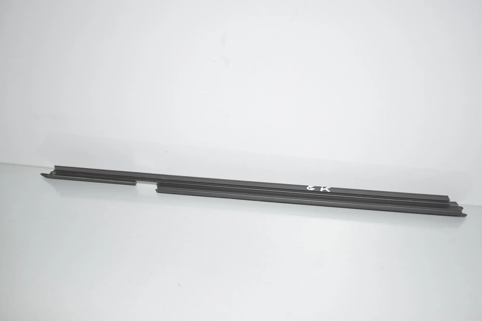 Rear Left Door Window Strip – OEM 7407421 · BMW 3 (G20, G28) (2018 - -) 330 e Plug-in-Hybrid 2021 – 3