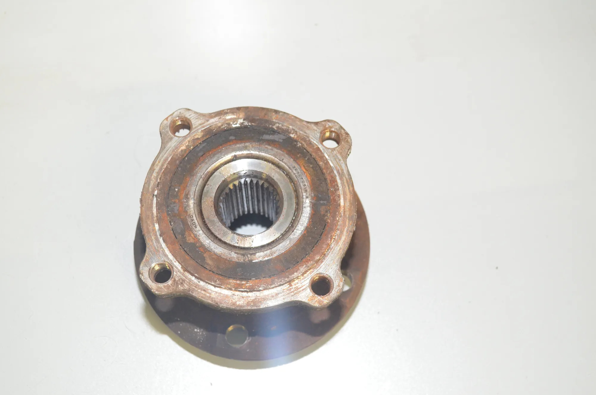 Rear Left Wheel Bearing – OEM 6867811 · BMW X5 (E70) xDrive 40 d 2010 – 4