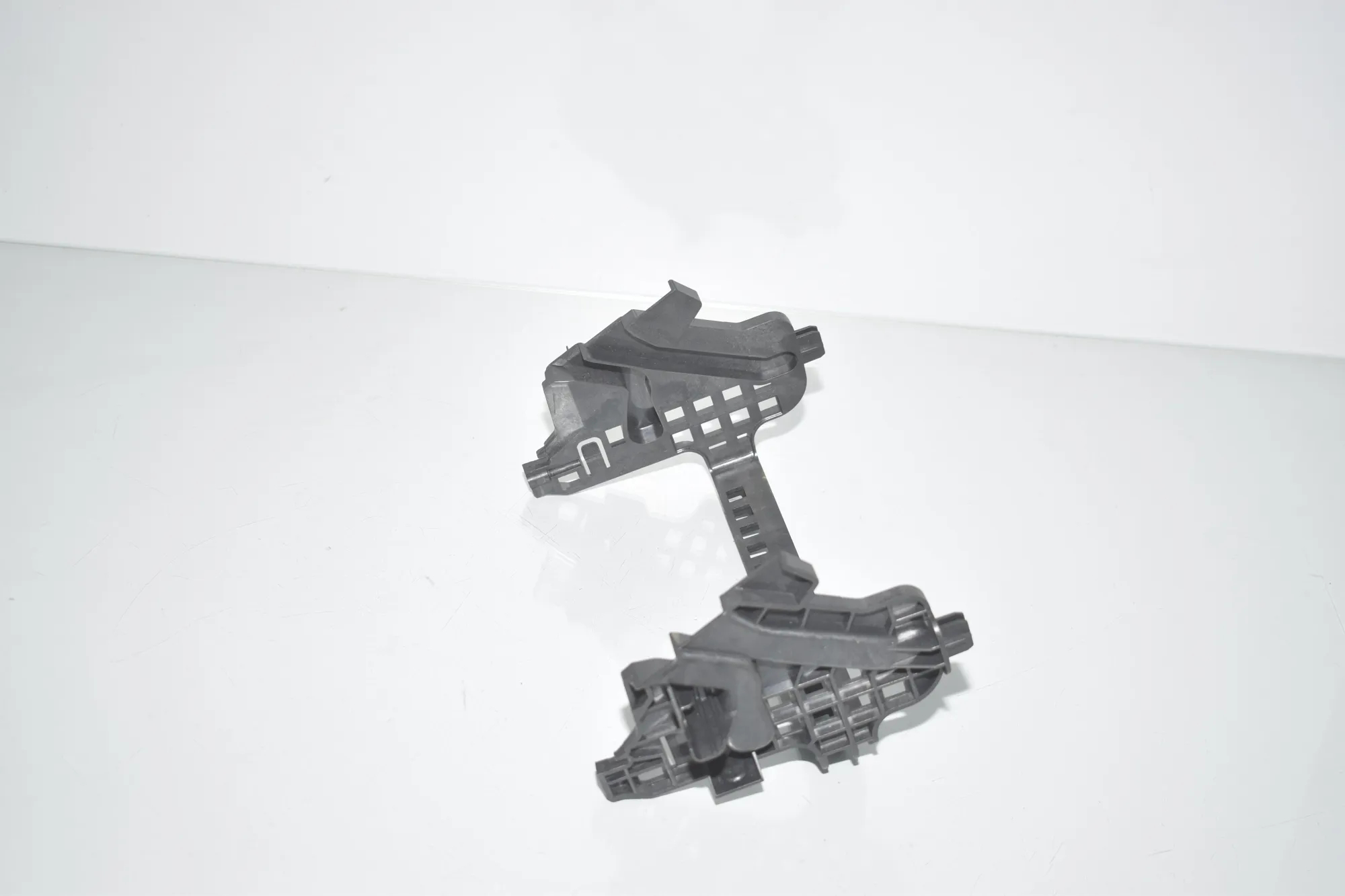 Bracket – OEM 6811443 · BMW 3 (G20, G28) (2018 - -) 330 e Plug-in-Hybrid 2021 – 3