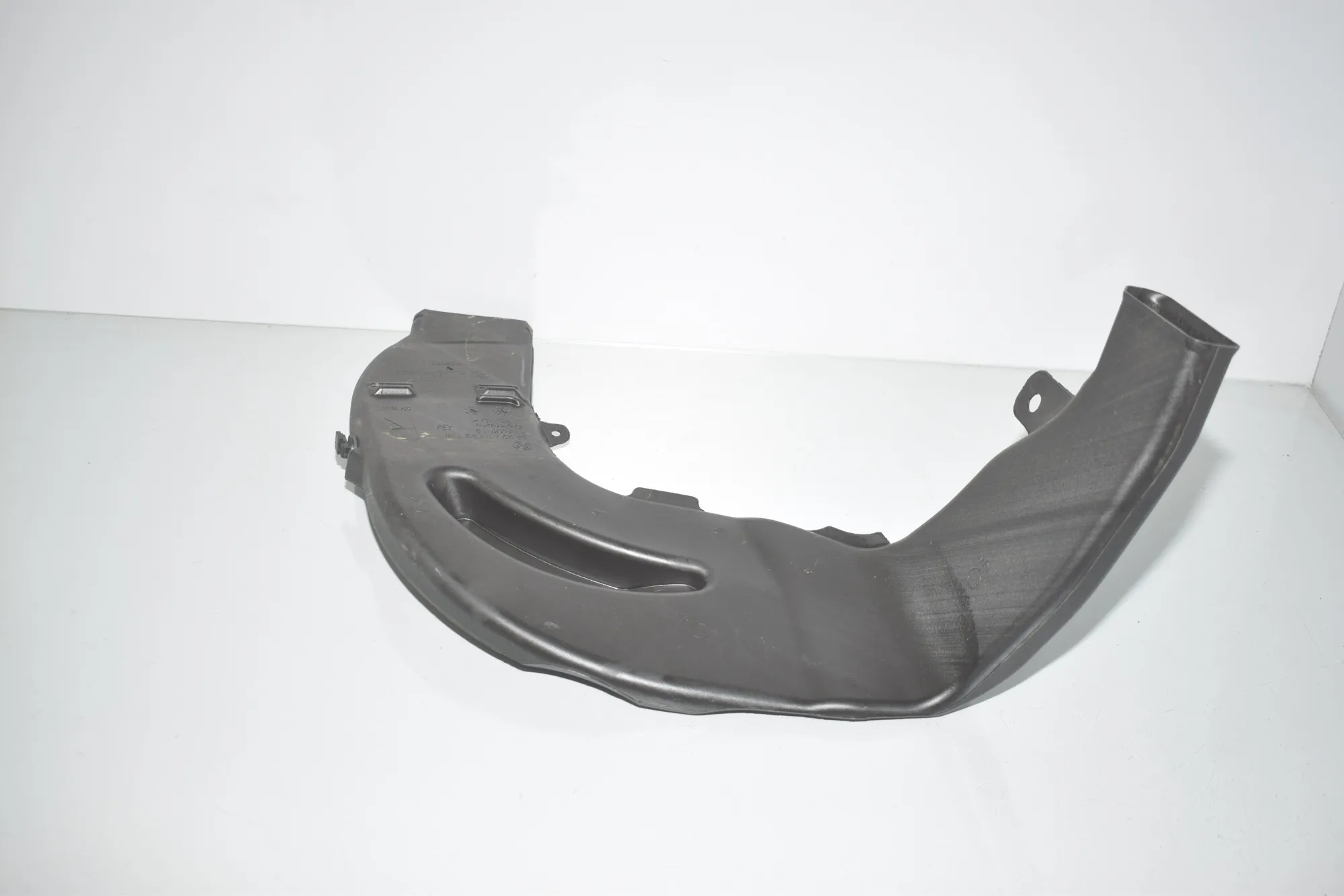 Air Intake Duct Part – OEM 7443138 · BMW 3 (G20, G28) (2018 - -) 330 e Plug-in-Hybrid 2021 – 4