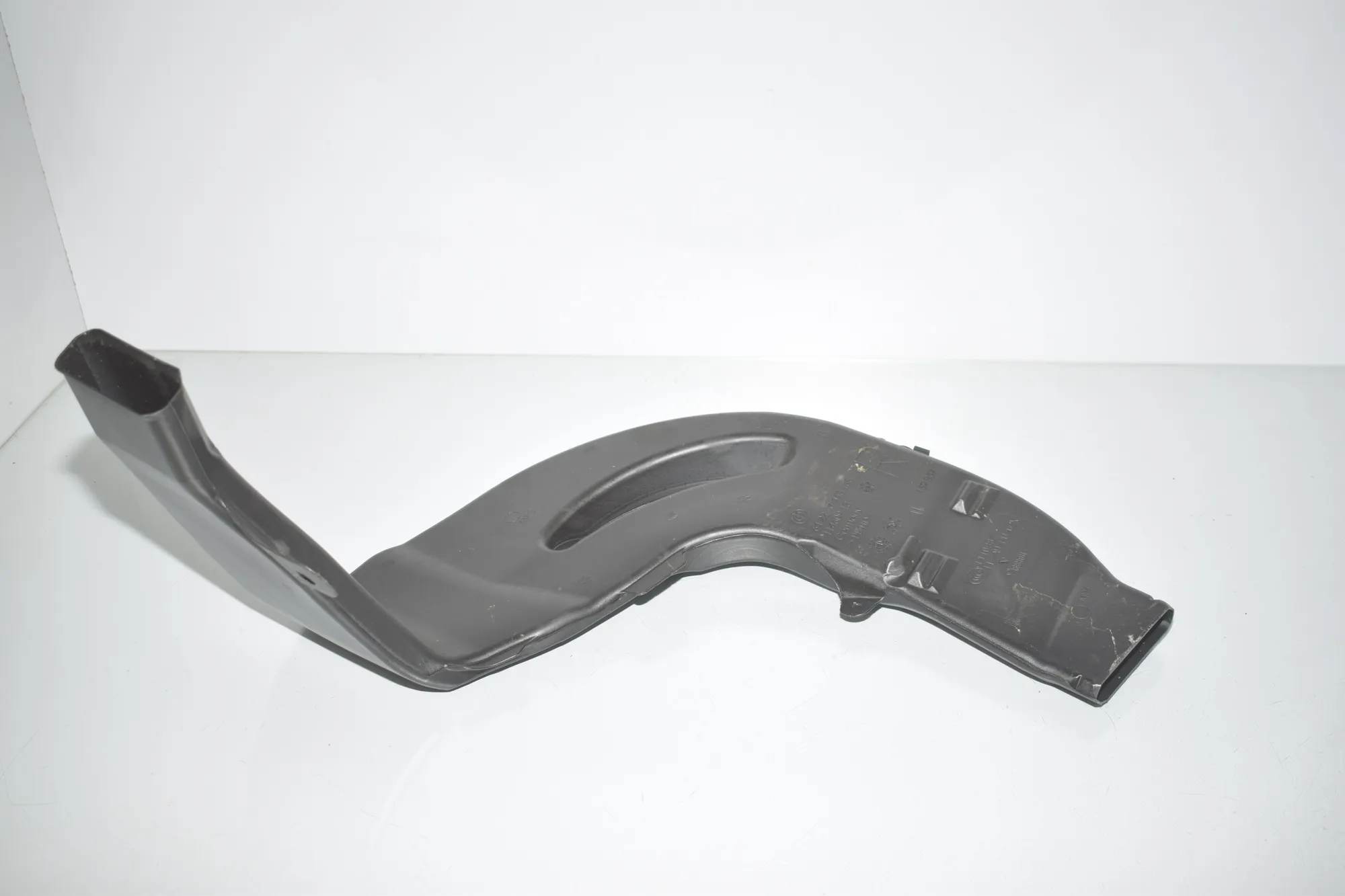 Air Intake Duct Part – OEM 7443138 · BMW 3 (G20, G28) (2018 - -) 330 e Plug-in-Hybrid 2021 – 3