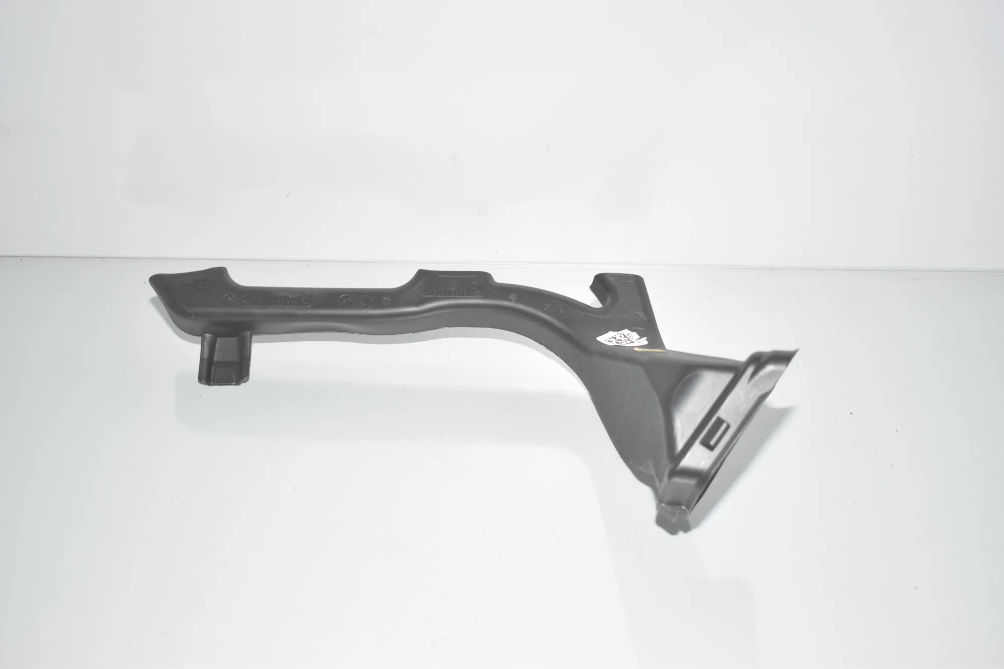 Air Intake Duct Part – OEM 6805554 · BMW 3 (G20, G28) (2018 - -) 330 e Plug-in-Hybrid 2021 – 3
