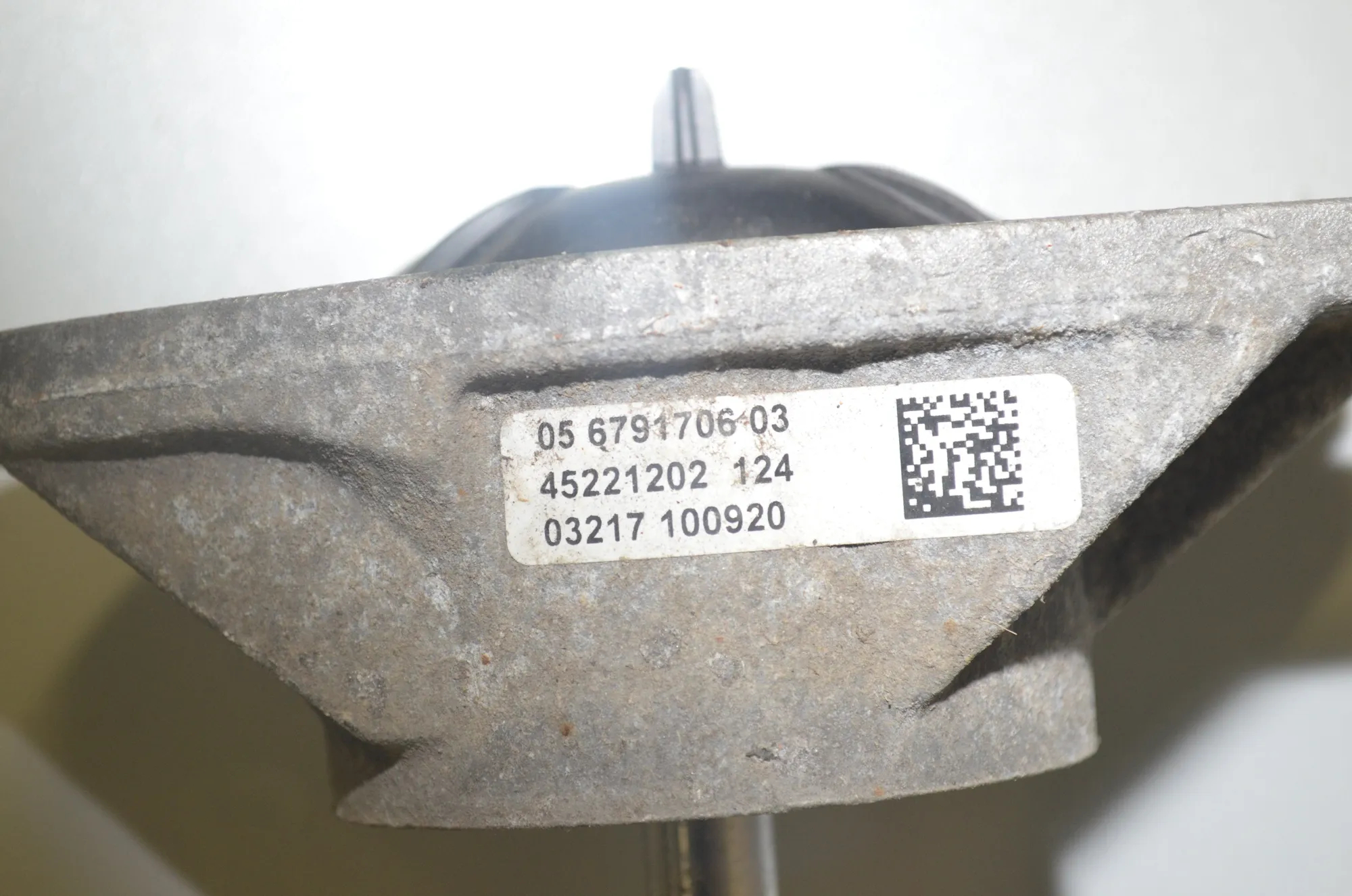 Rear Left Shock Absorber – OEM 6877077 · BMW 1 (F40) (2019 - -) (F40)118d 2020 – 5