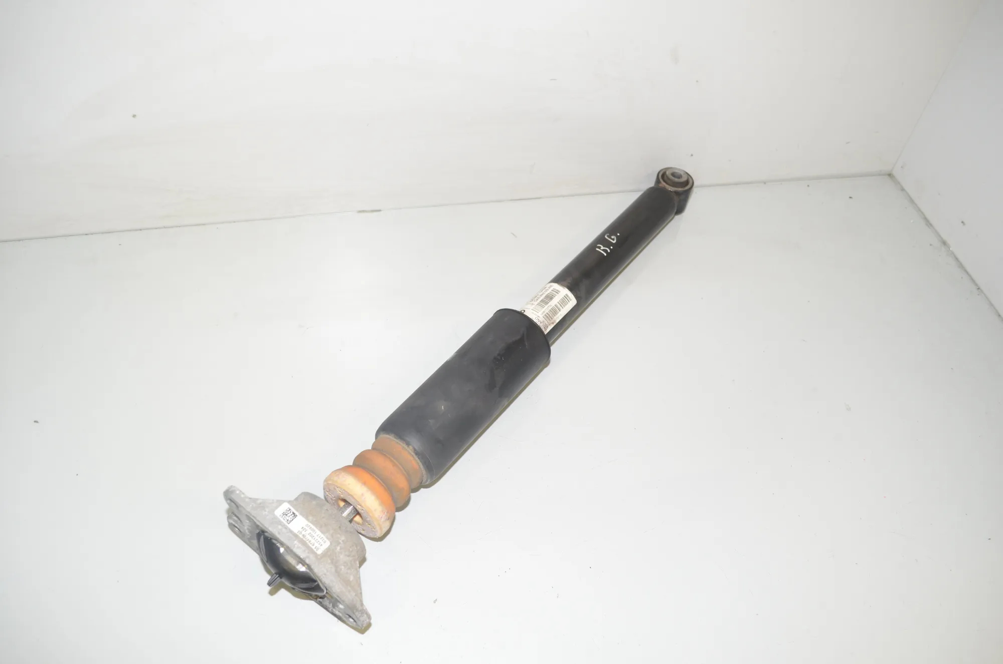 Rear Left Shock Absorber – OEM 6877077 · BMW 1 (F40) (2019 - -) (F40)118d 2020 – 2