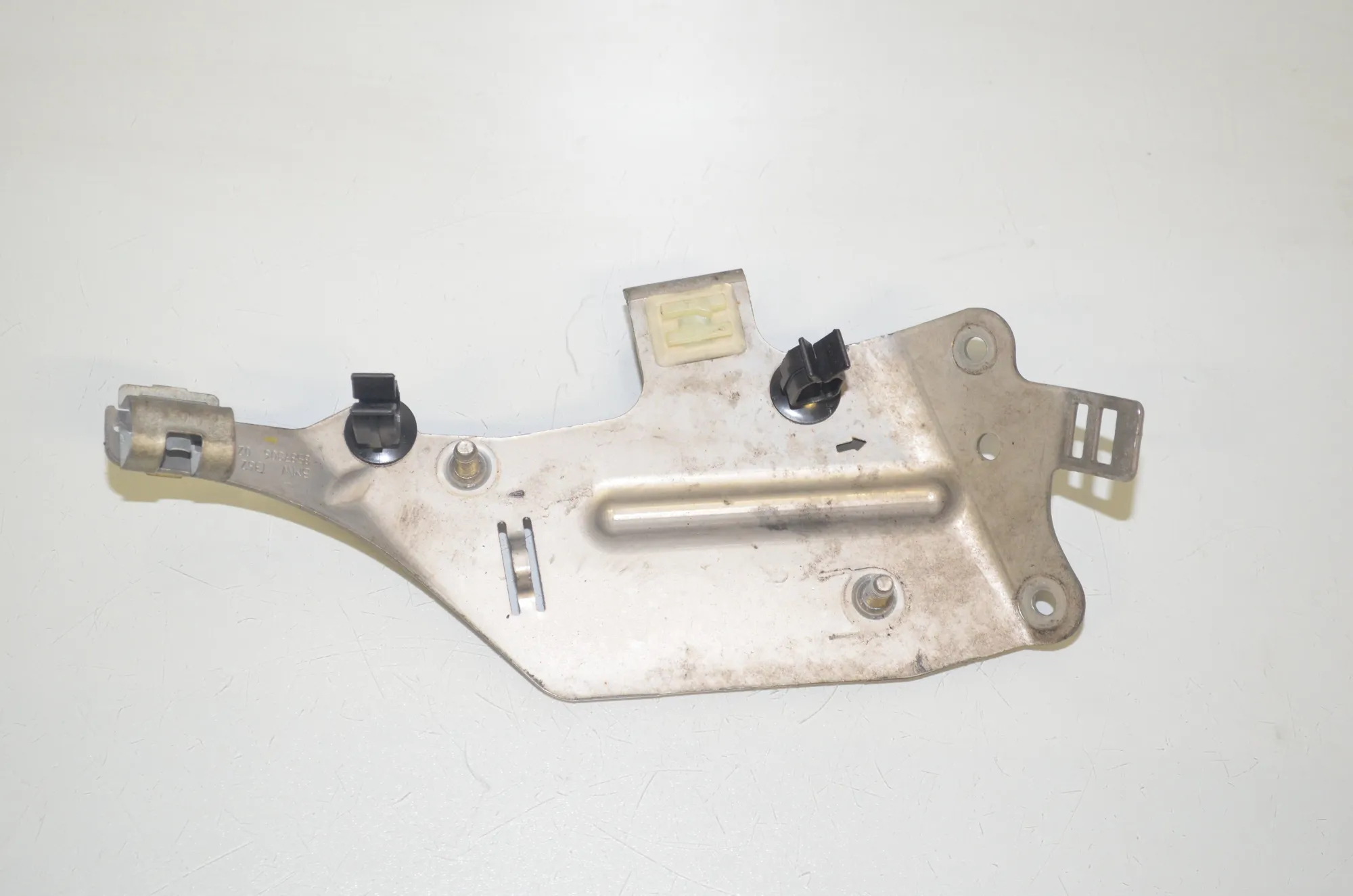 Bracket – OEM 8587806 · BMW 1 (F40) (2019 - -) (F40)118d 2020 – 2