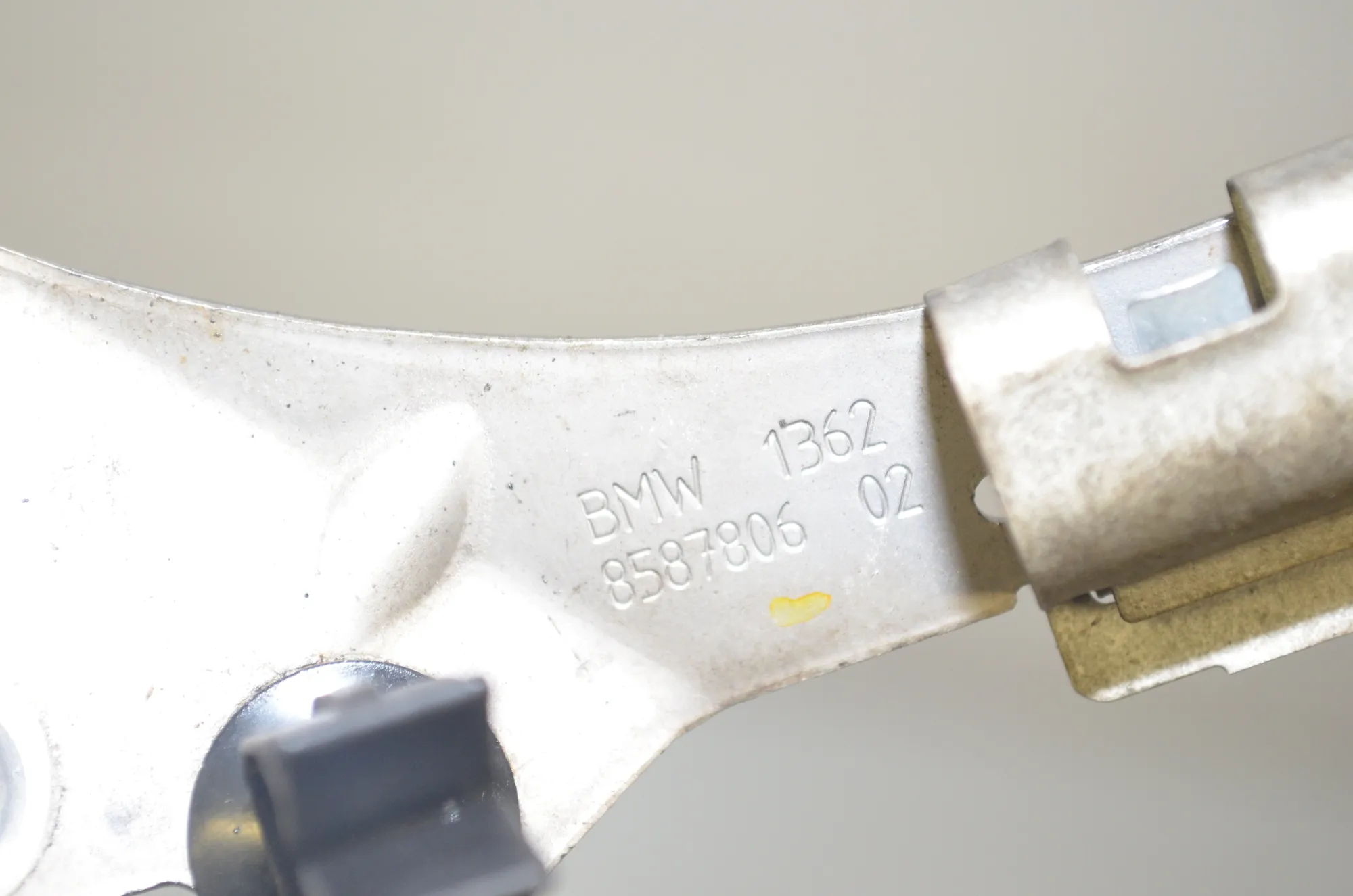 Bracket – OEM 8587806 · BMW 1 (F40) (2019 - -) (F40)118d 2020 – 4