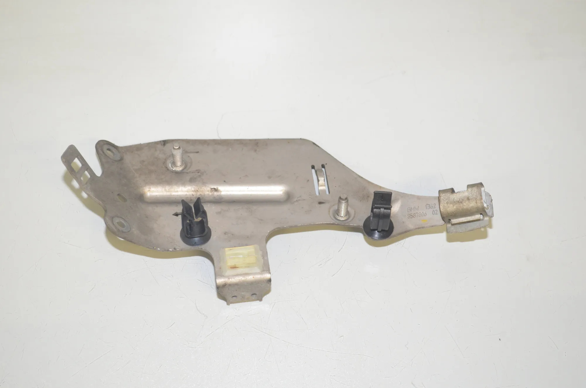 Bracket – OEM 8587806 · BMW 1 (F40) (2019 - -) (F40)118d 2020