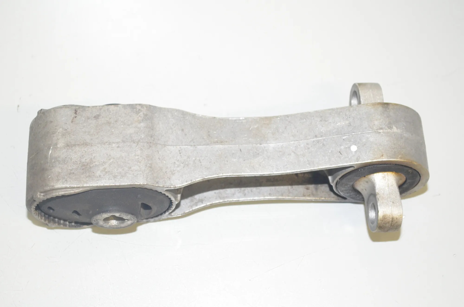 Gearbox Mount – OEM 6885786 · BMW X1 (F48) xDrive 20 i 2019 – 3
