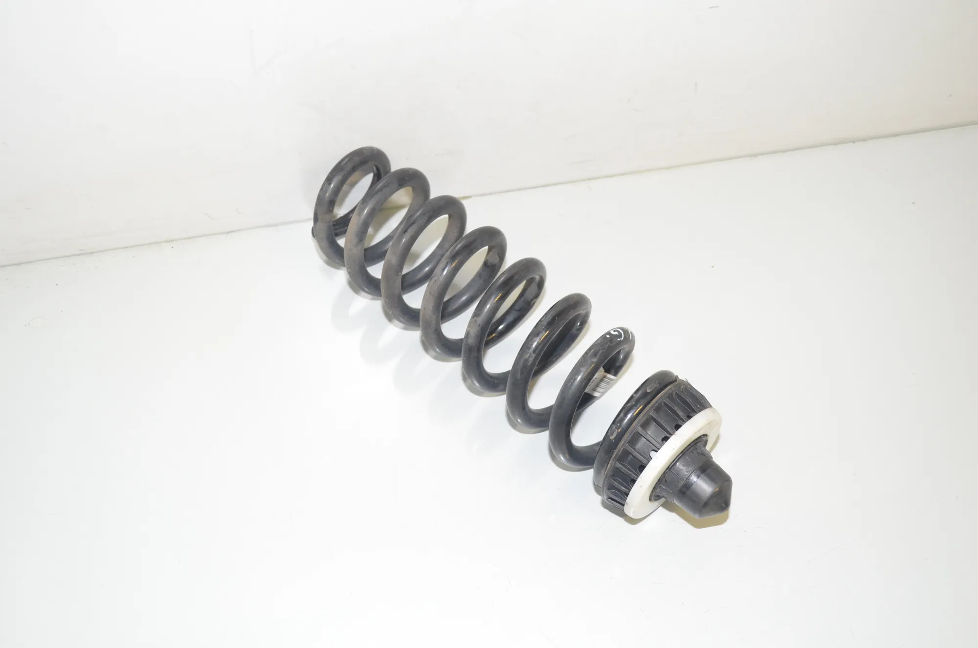 Rear Left Coil Spring – OEM 6889971 · BMW 3 (G20, G28) (2018 - -) 330 e Plug-in-Hybrid 2021 – 3
