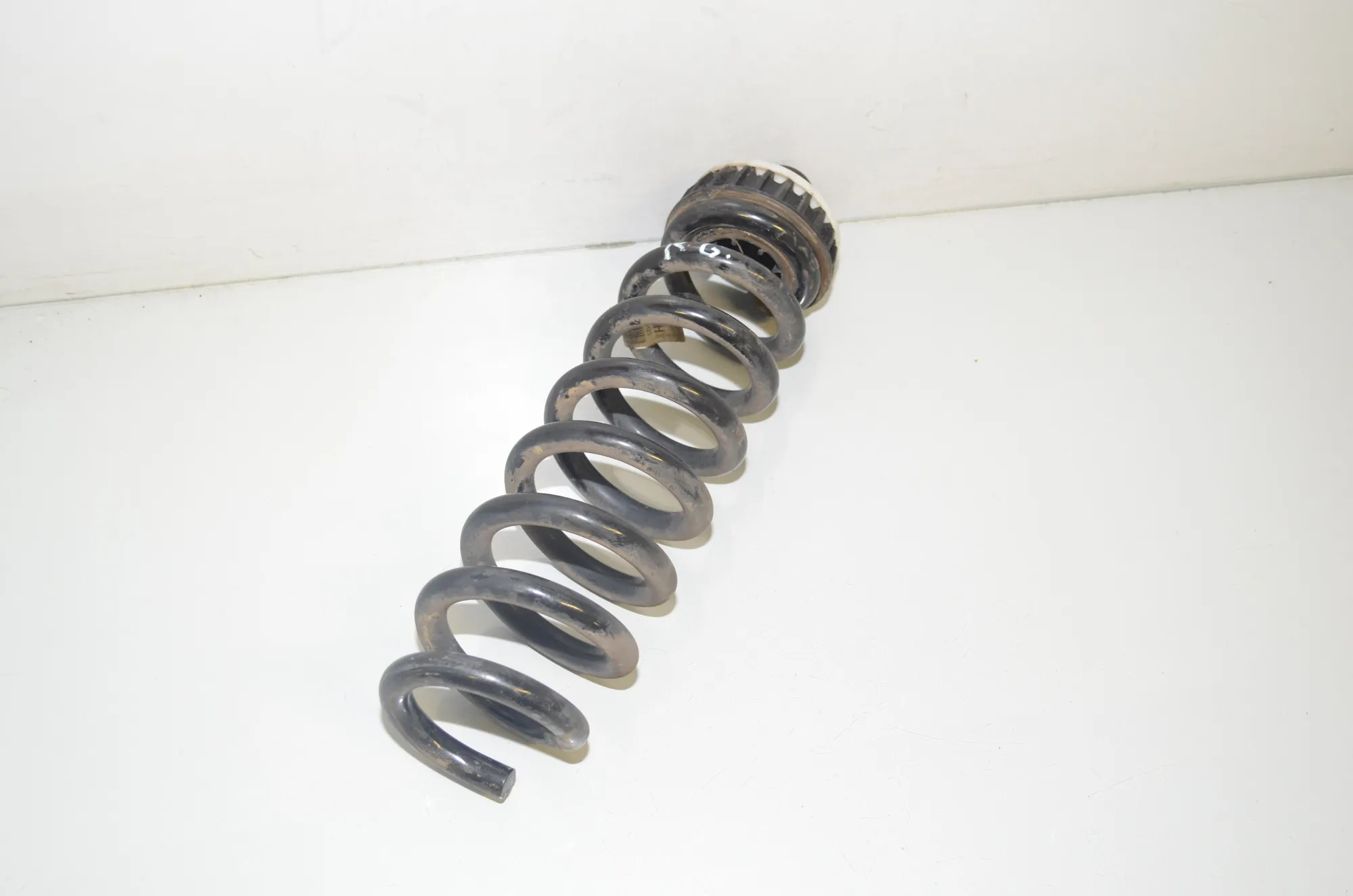 Rear Left Coil Spring – OEM 6889971 · BMW 3 (G20, G28) (2018 - -) 330 e Plug-in-Hybrid 2021 – 2