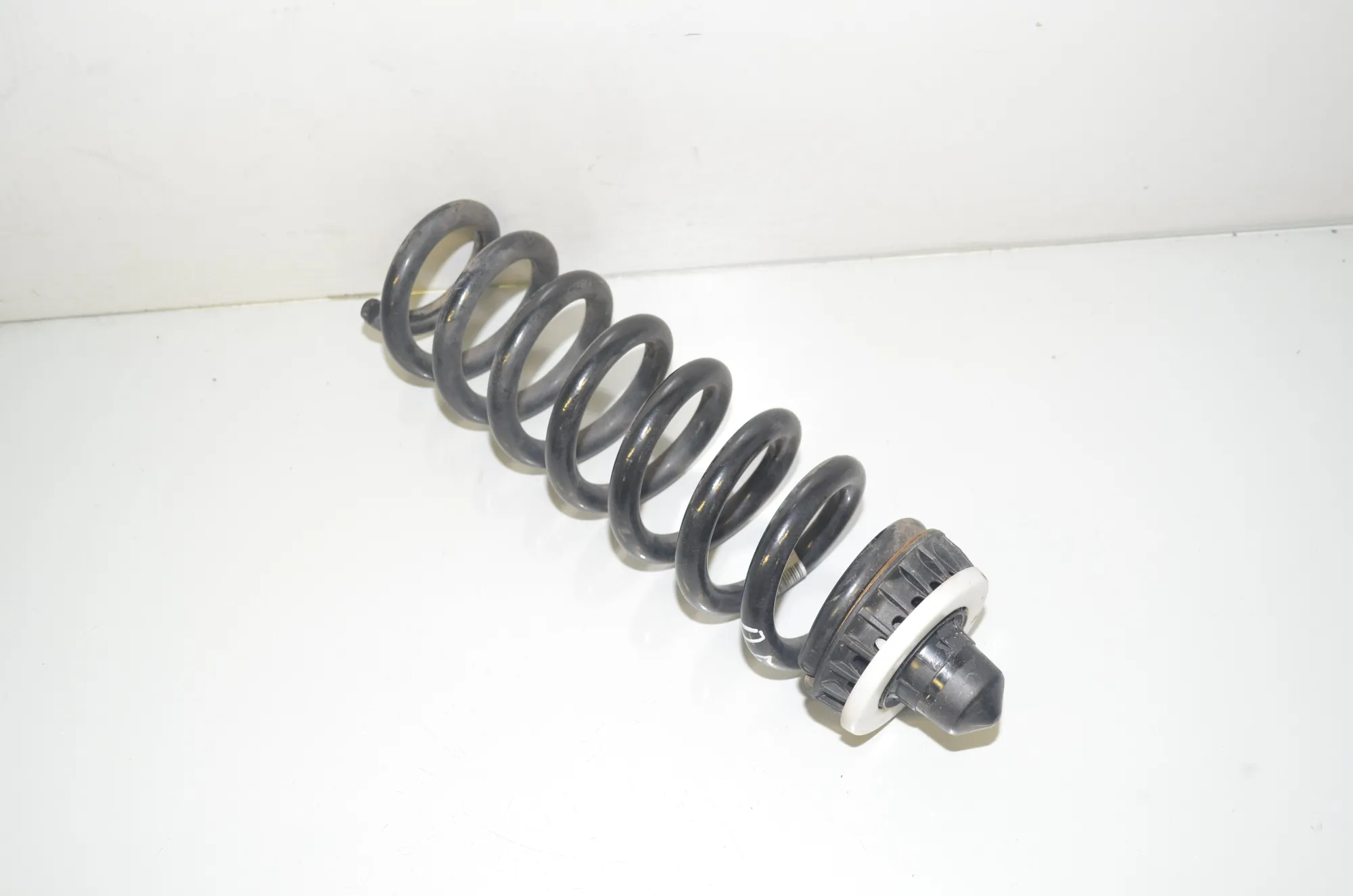Rear Right Coil Spring – OEM 6889971 · BMW 3 (G20, G28) (2018 - -) 330 e Plug-in-Hybrid 2021 – 3