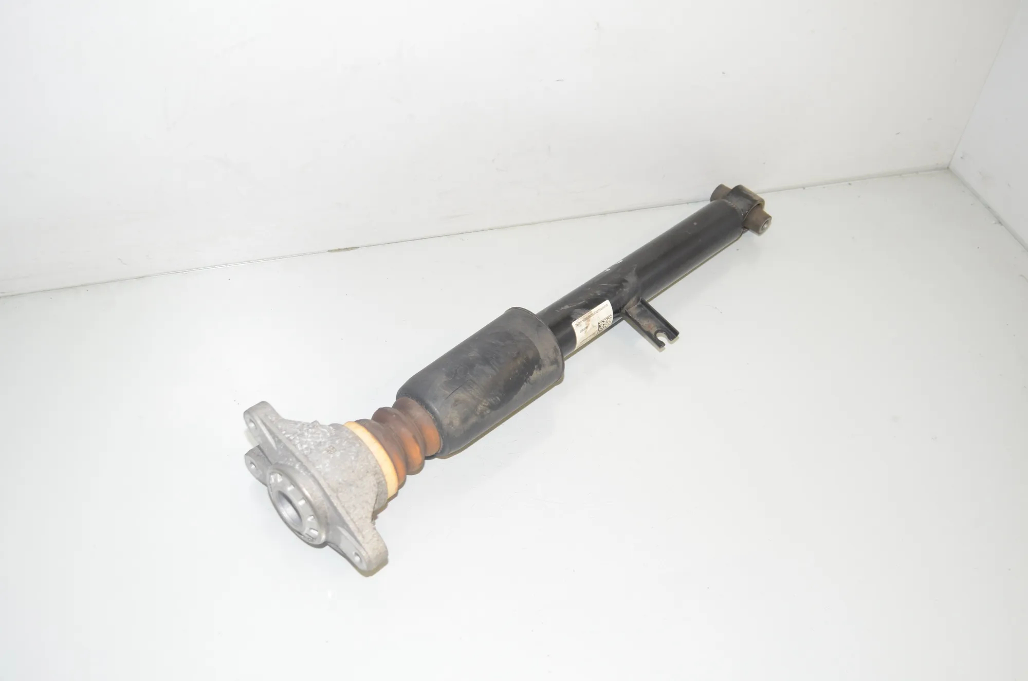 Rear Right Shock Absorber – OEM 6879361 · BMW 3 (G20, G28) (2018 - -) 330 e Plug-in-Hybrid 2021 – 3