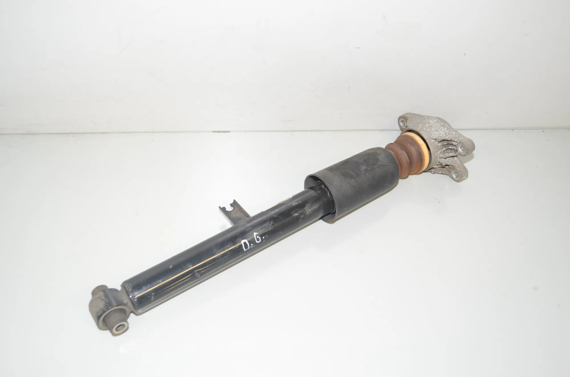 Rear Right Shock Absorber – OEM 6879361 · BMW 3 (G20, G28) (2018 - -) 330 e Plug-in-Hybrid 2021 – 4