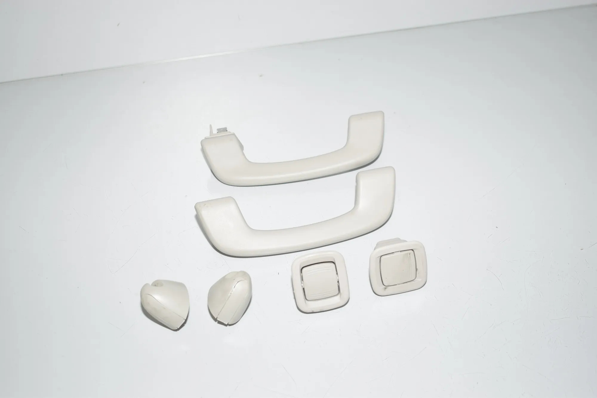 Interior Roof Handle Set – OEM 7359436 · BMW i3 (I01) Electric 2019 – 2