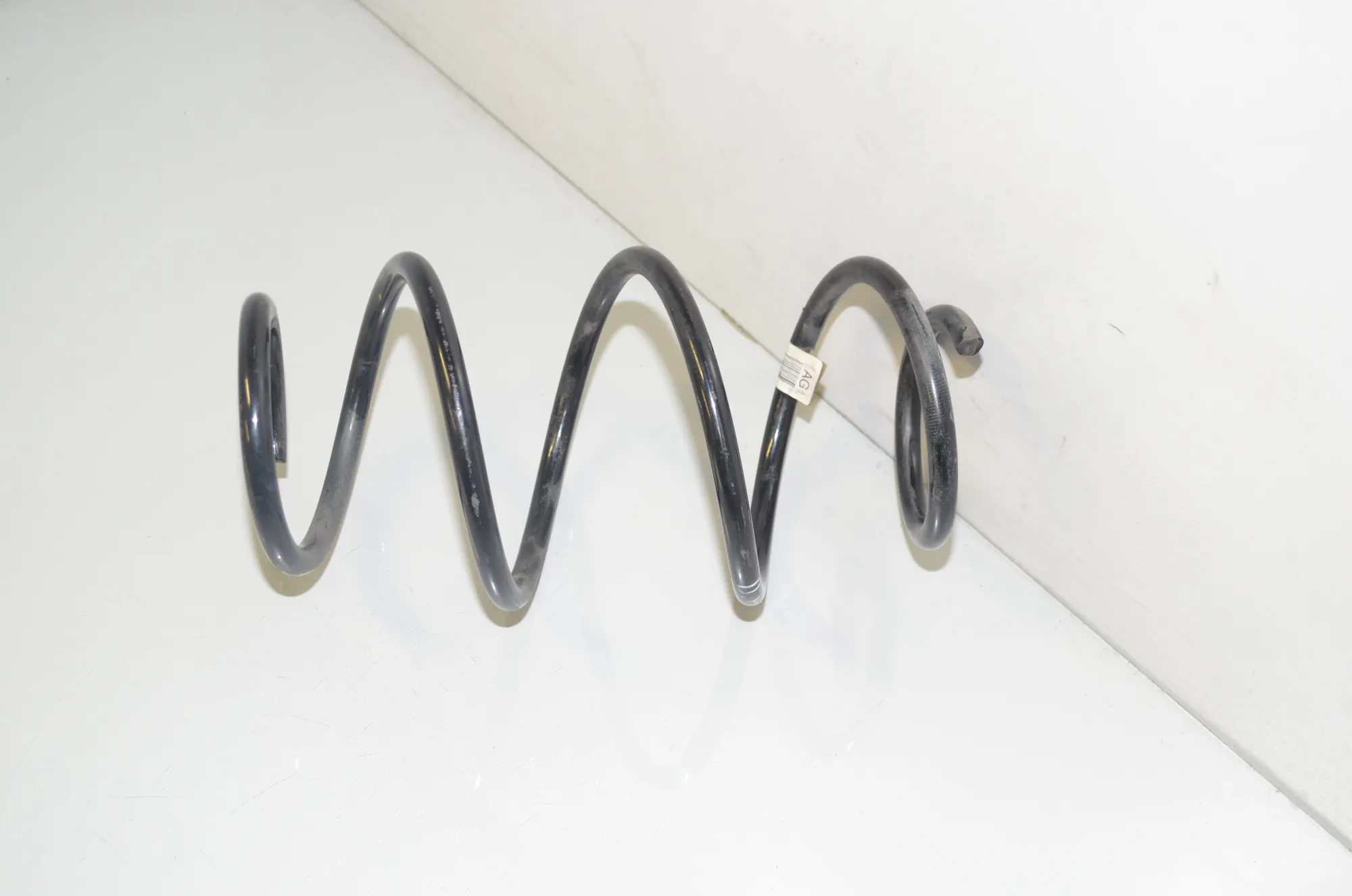 Front Right Coil Spring – OEM 6889990 · BMW 3 (G20, G28) (2018 - -) 330 e Plug-in-Hybrid 2021 – 2