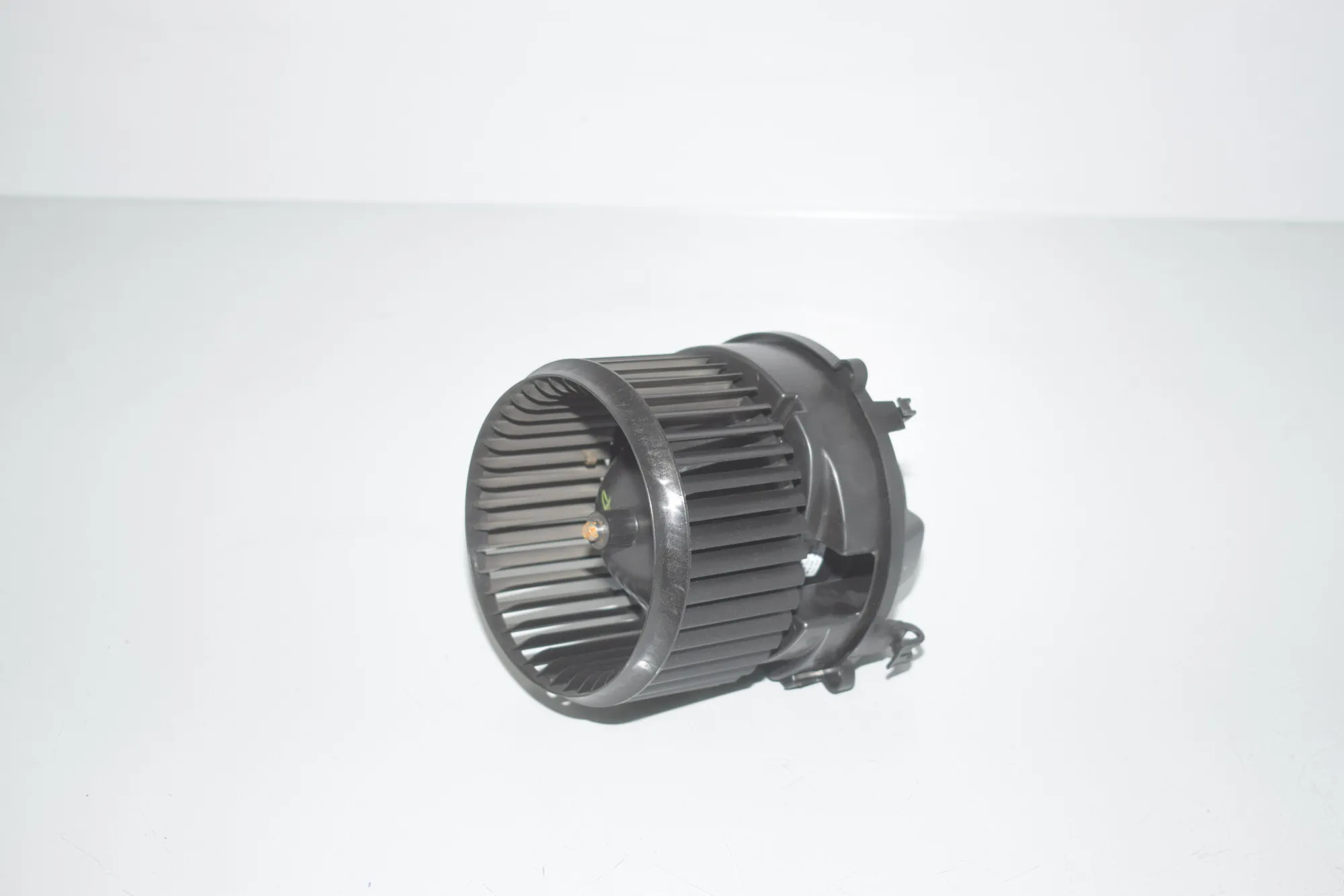 Heater Blower Fan – OEM 9297752 · BMW X1 (F48) xDrive 20 i 2019 – 2