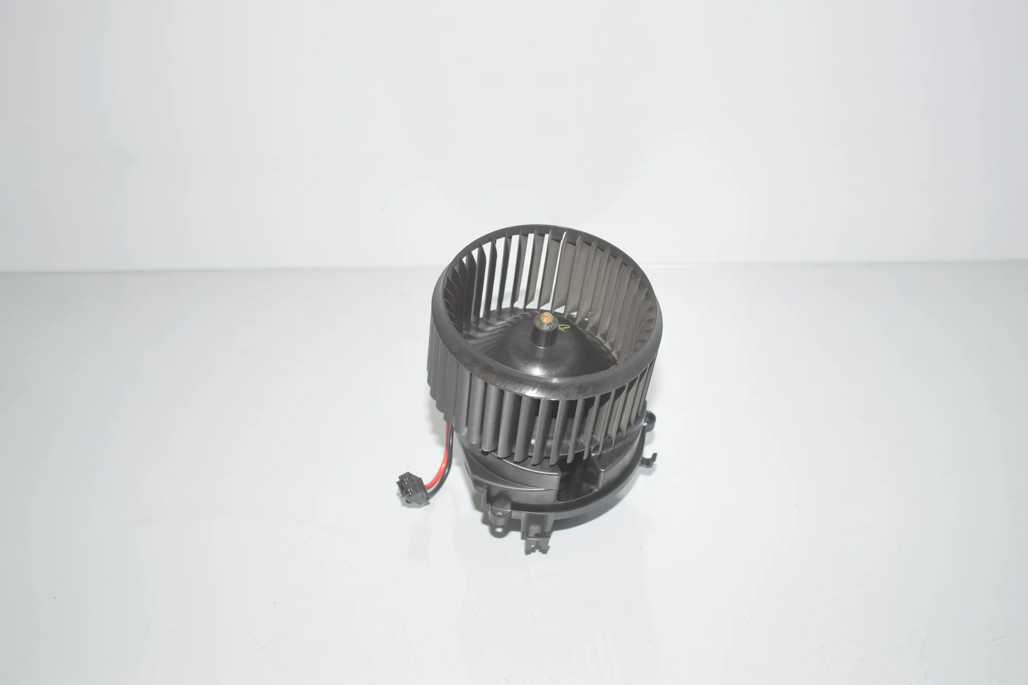 Heater Blower Fan – OEM 9297752 · BMW X1 (F48) xDrive 20 i 2019