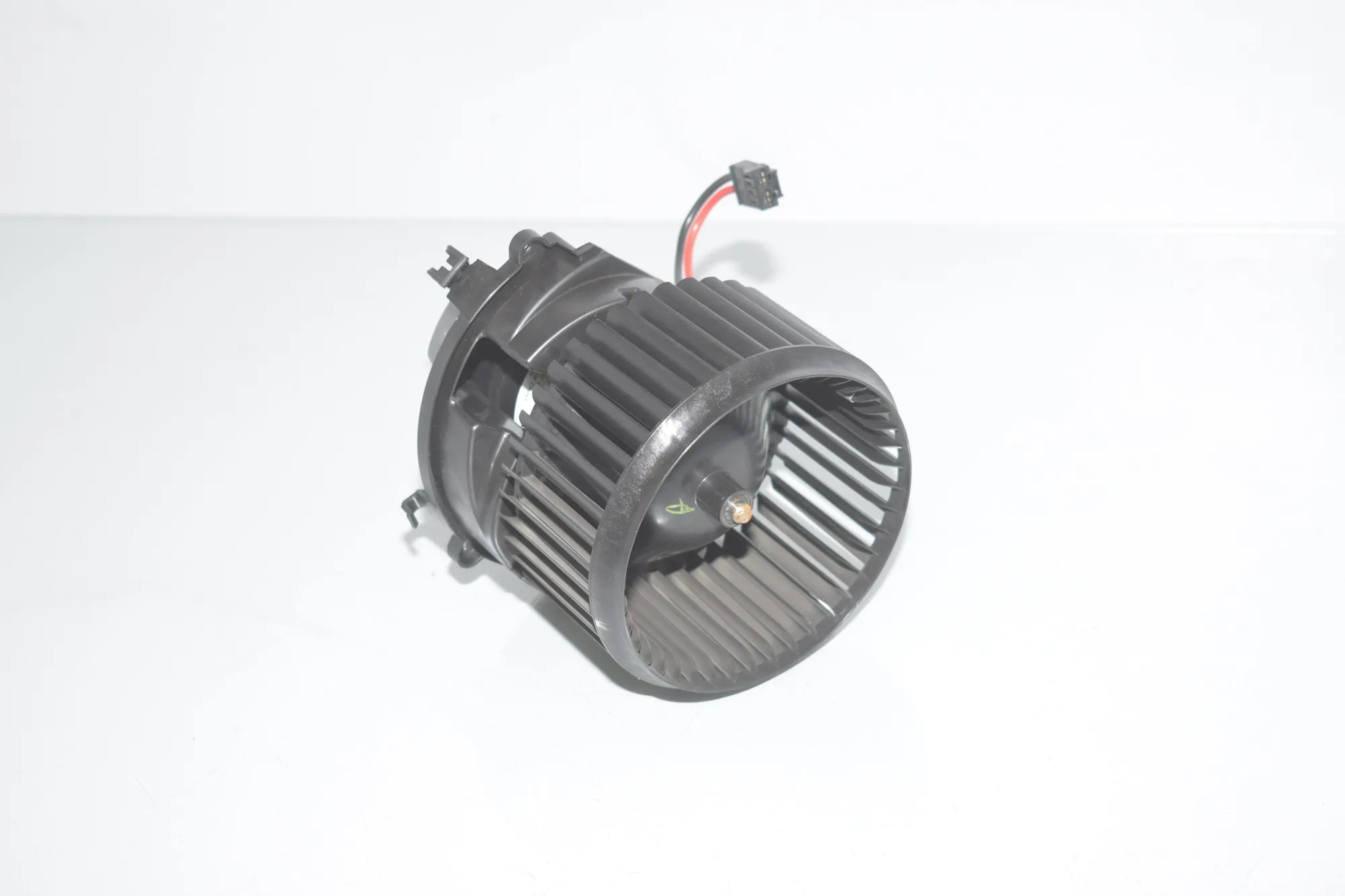 Heater Blower Fan – OEM 9297752 · BMW X1 (F48) xDrive 20 i 2019 – 5